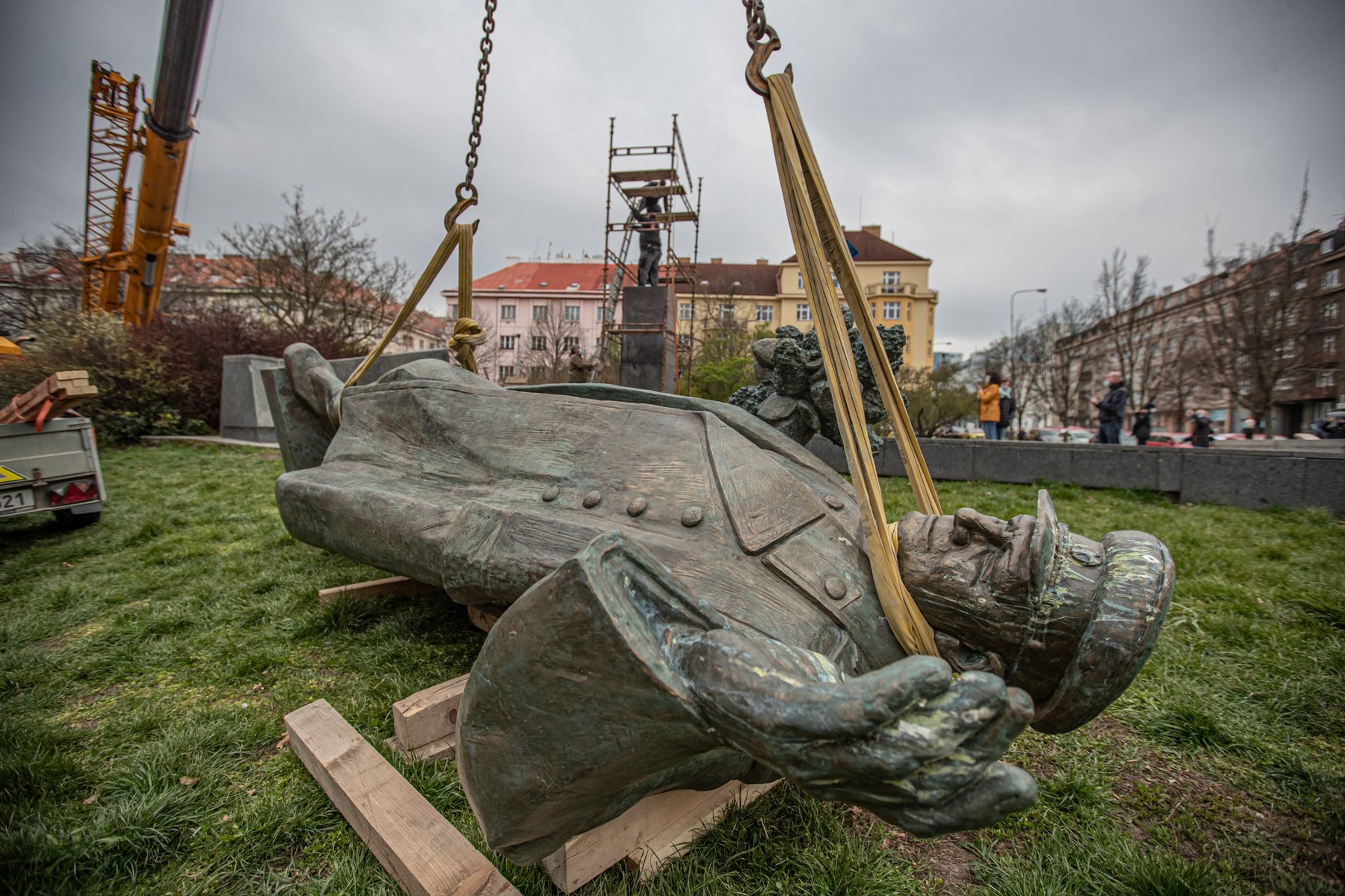 Městská část Praha 6 odstranila pomník Ivana Koněva, 3. 4. 2020 - Ivan Koněv (5/5)
