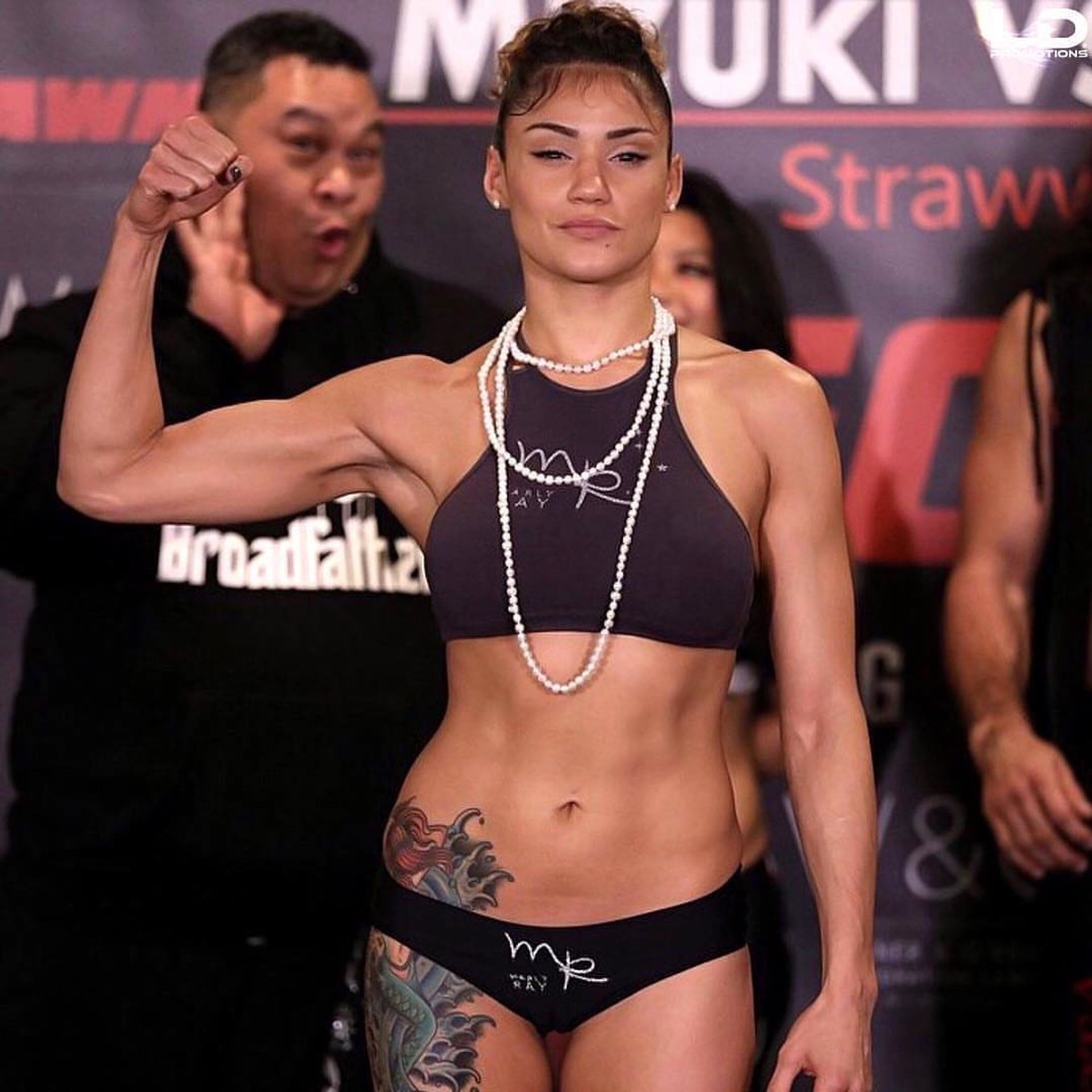 Pearl Gonzalez na vážení - GALERIE: MMA krásky rády ukazují své křivky (9/11)