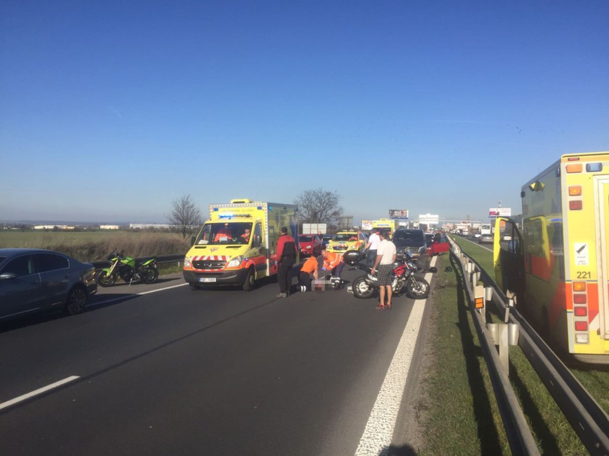 Dopravni nehoda motorky a osobniho vozu - 1 - GALERIE: Nehoda motorkářů na D10 (4/16)