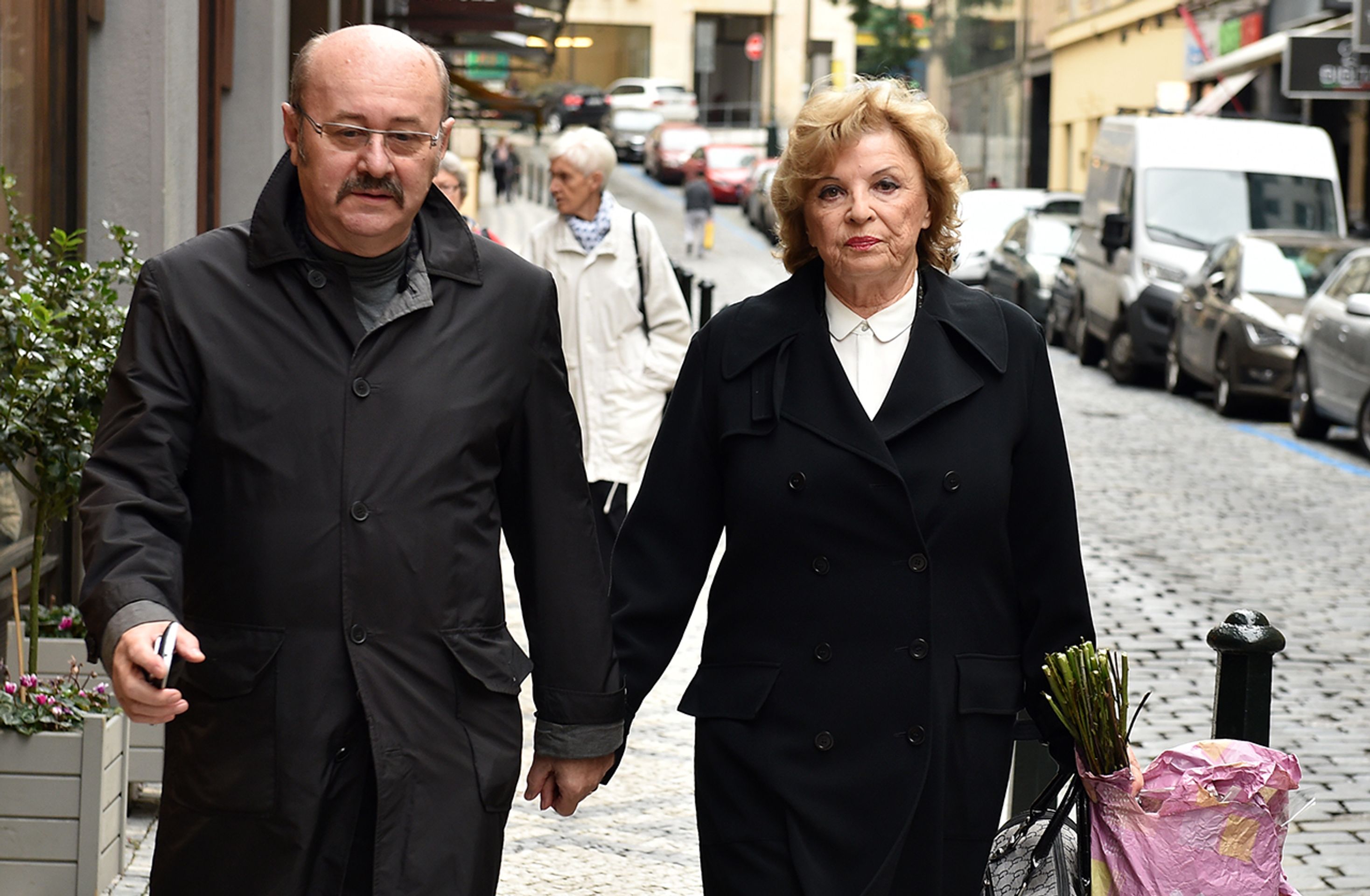 Rozloučení s Květou Fialovou - Libuše Švormová s manželem - GALERIE: Rozloučení s Květou Fialovou (7/31)