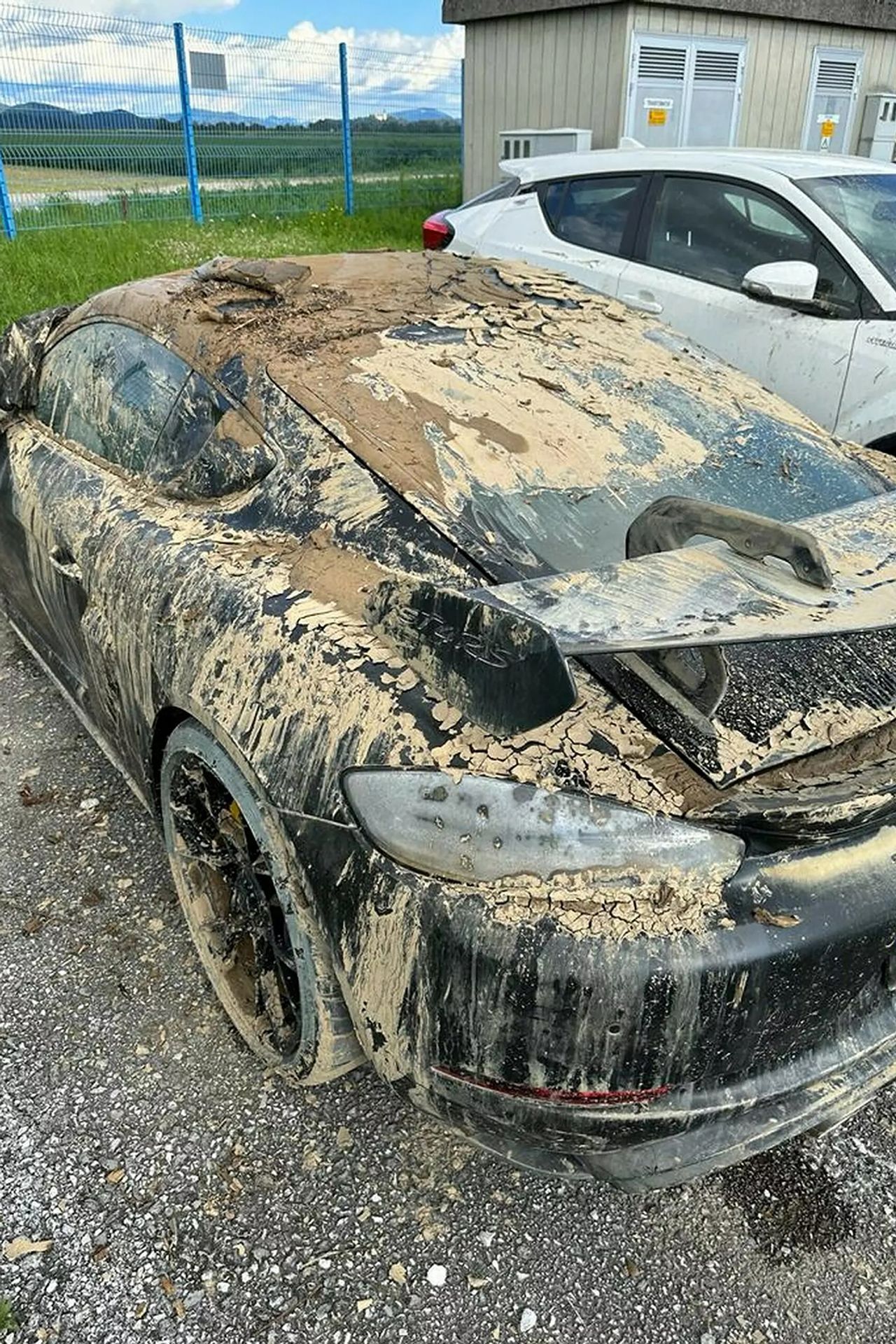 Zbědované Porsche 718 Cayman GT4 RS - Zbědované Porsche 718 Cayman GT4 RS (4/7)