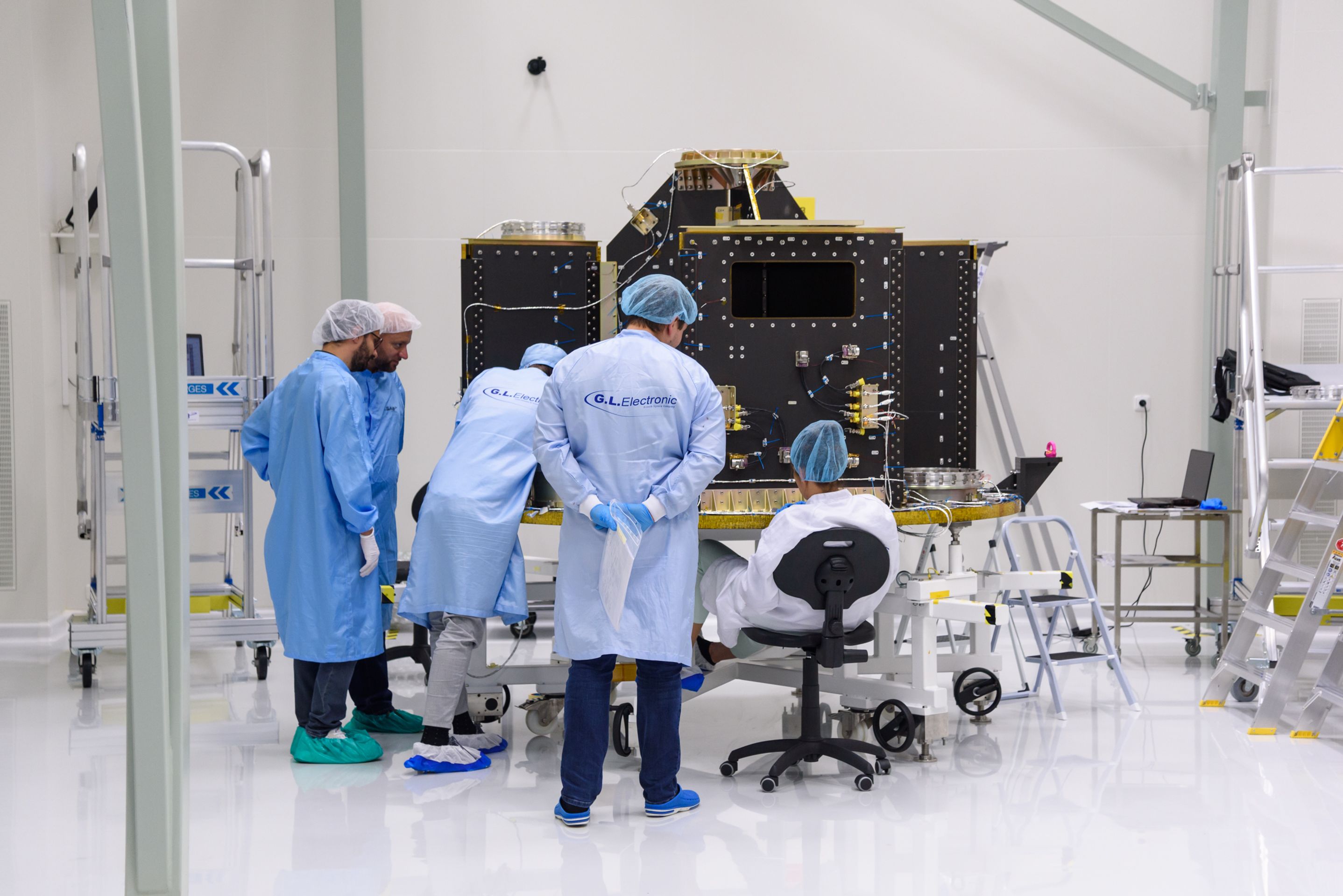 Češi vyvinuli nosič pro raketu VEGA - 9 - Galerie: Česká vlajka bude poprvé na plášti evropské rakety (1/9)