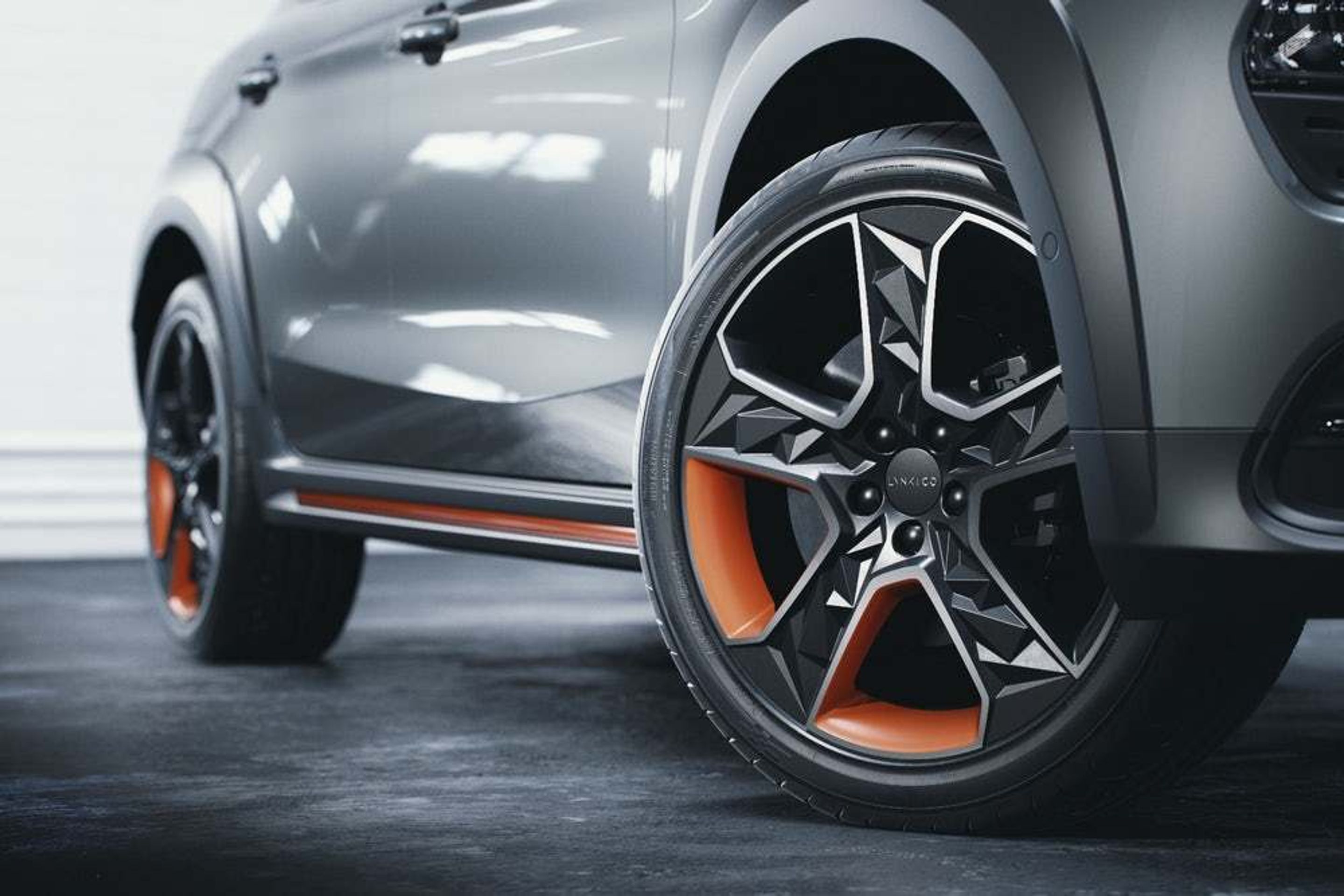 Nový Lynk & Co 02 - 22 - Fotogalerie: Novinka Lynk & Co 02 (4/10)