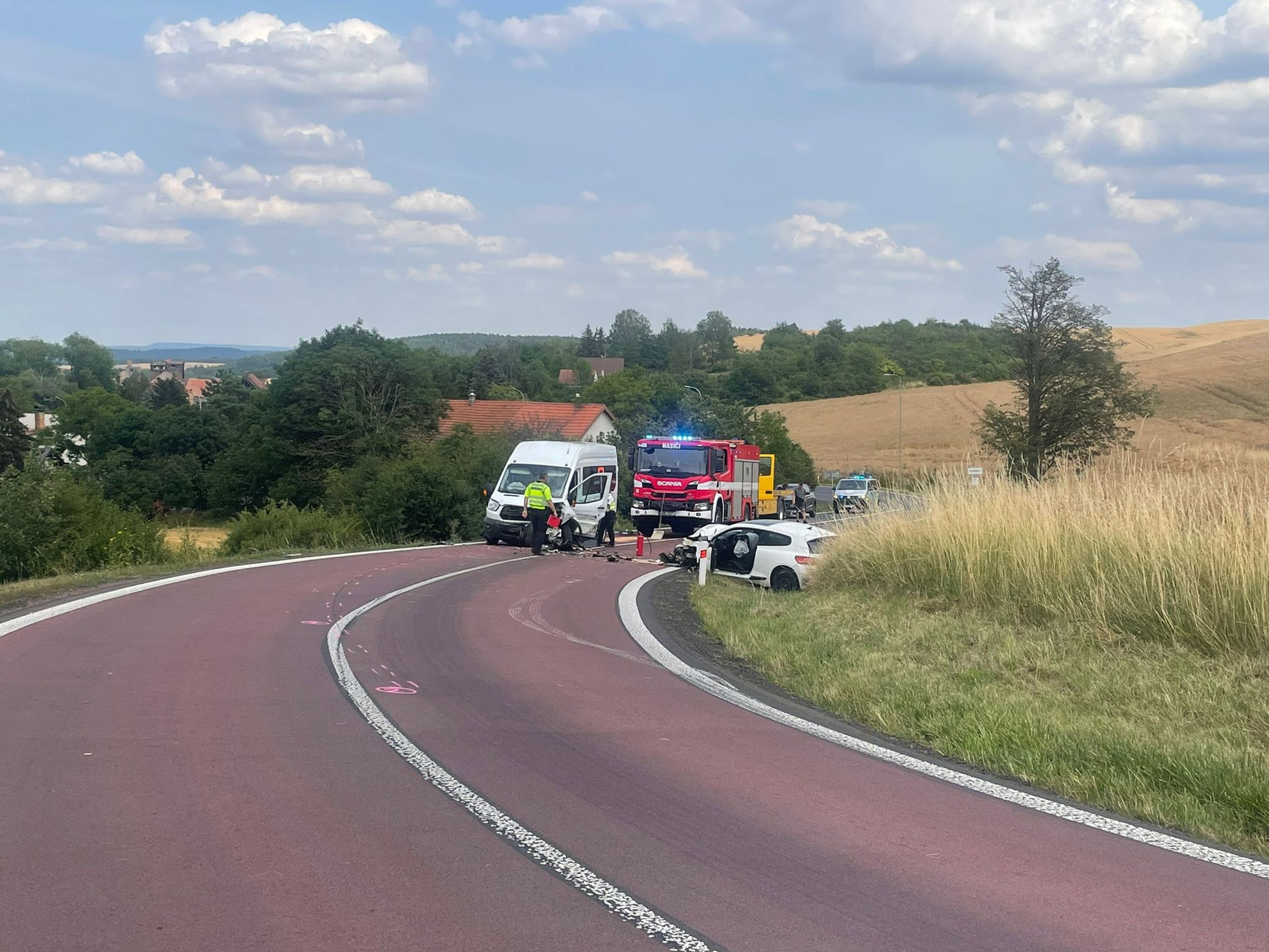 Nehoda minibusu a osobního auta na Lounsku - Dopravní nehoda se zraněním na Jindřichohradecku (1/7)