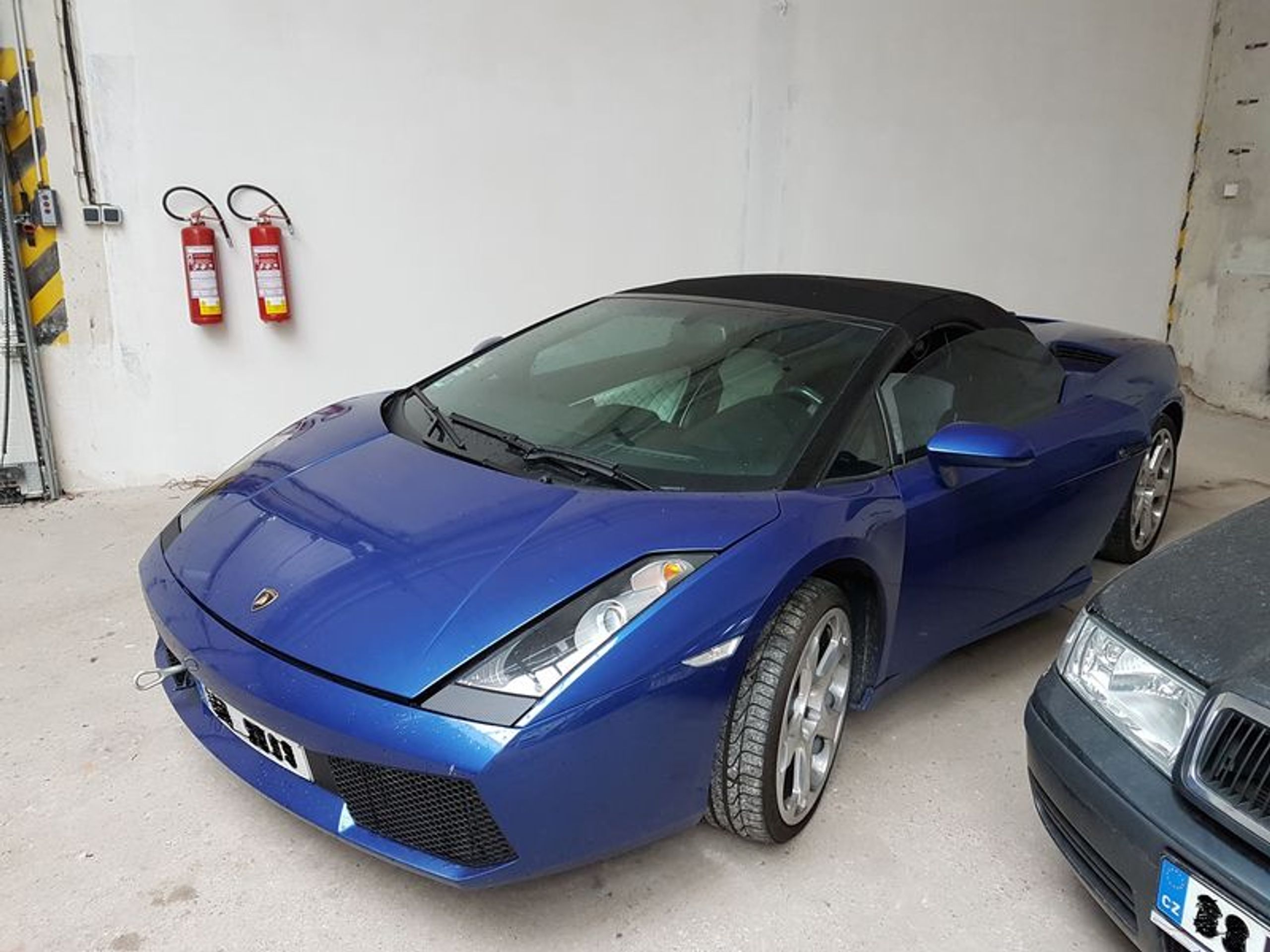 Lamborghini Gallardo Spyder - 1 252 500 Kč - GALERIE: Stát se levně zbavuje majetku (8/15)
