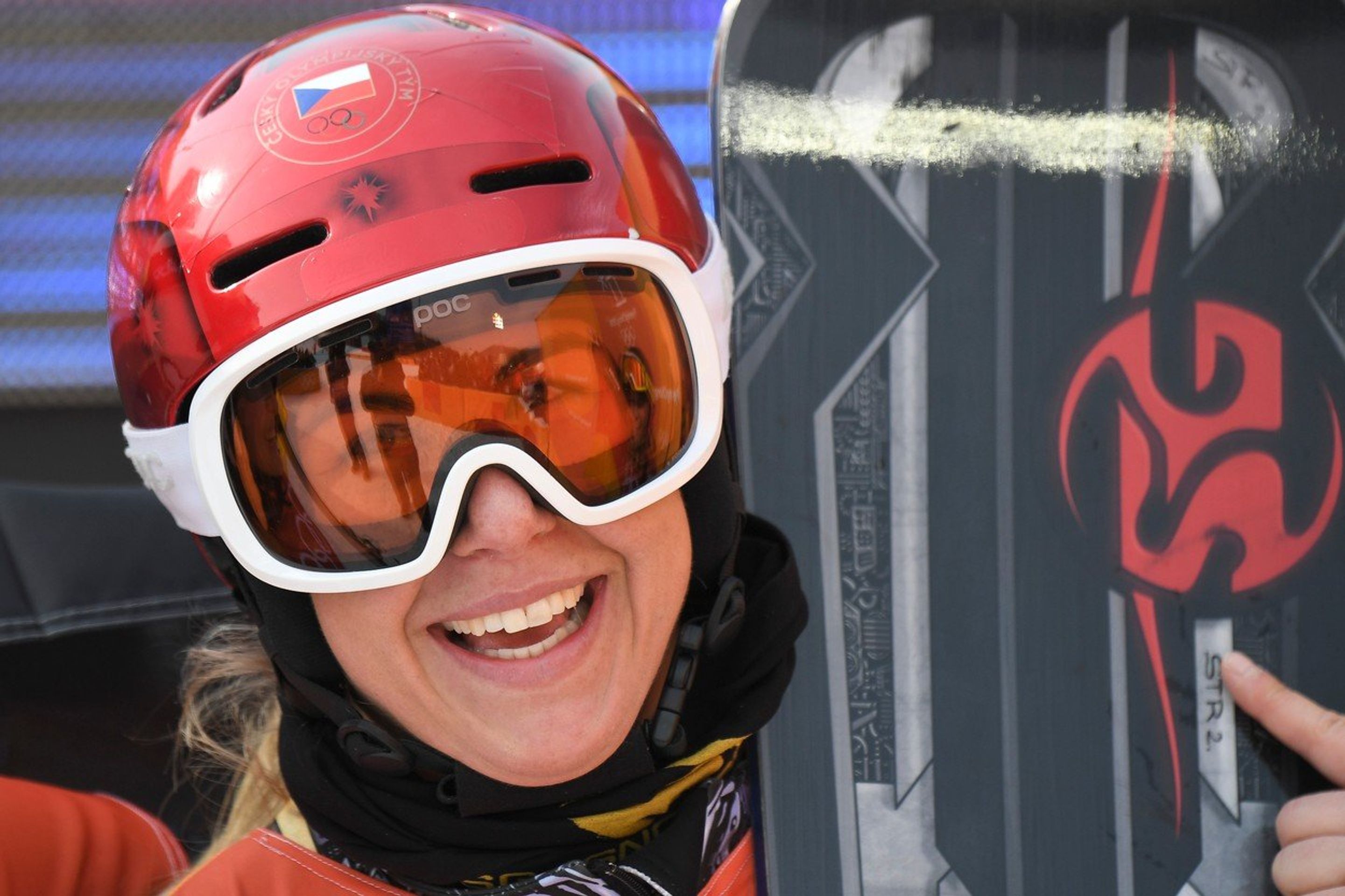Ester Ledecká - GALERIE: Ester Ledecká ve finále parlaleního slalomu (6/7)