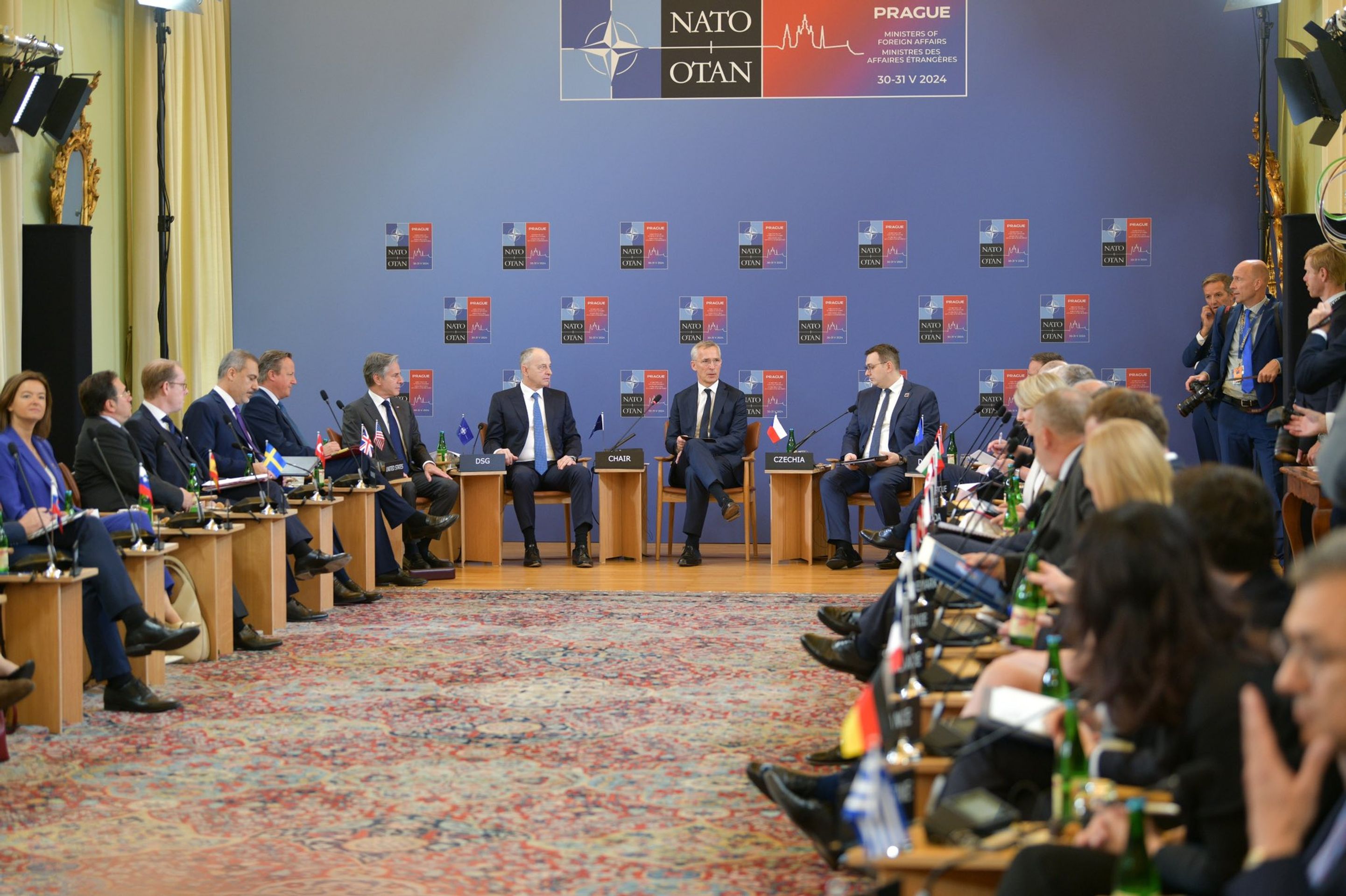 Jednání členů NATO - Jednání členů NATO (3/5)