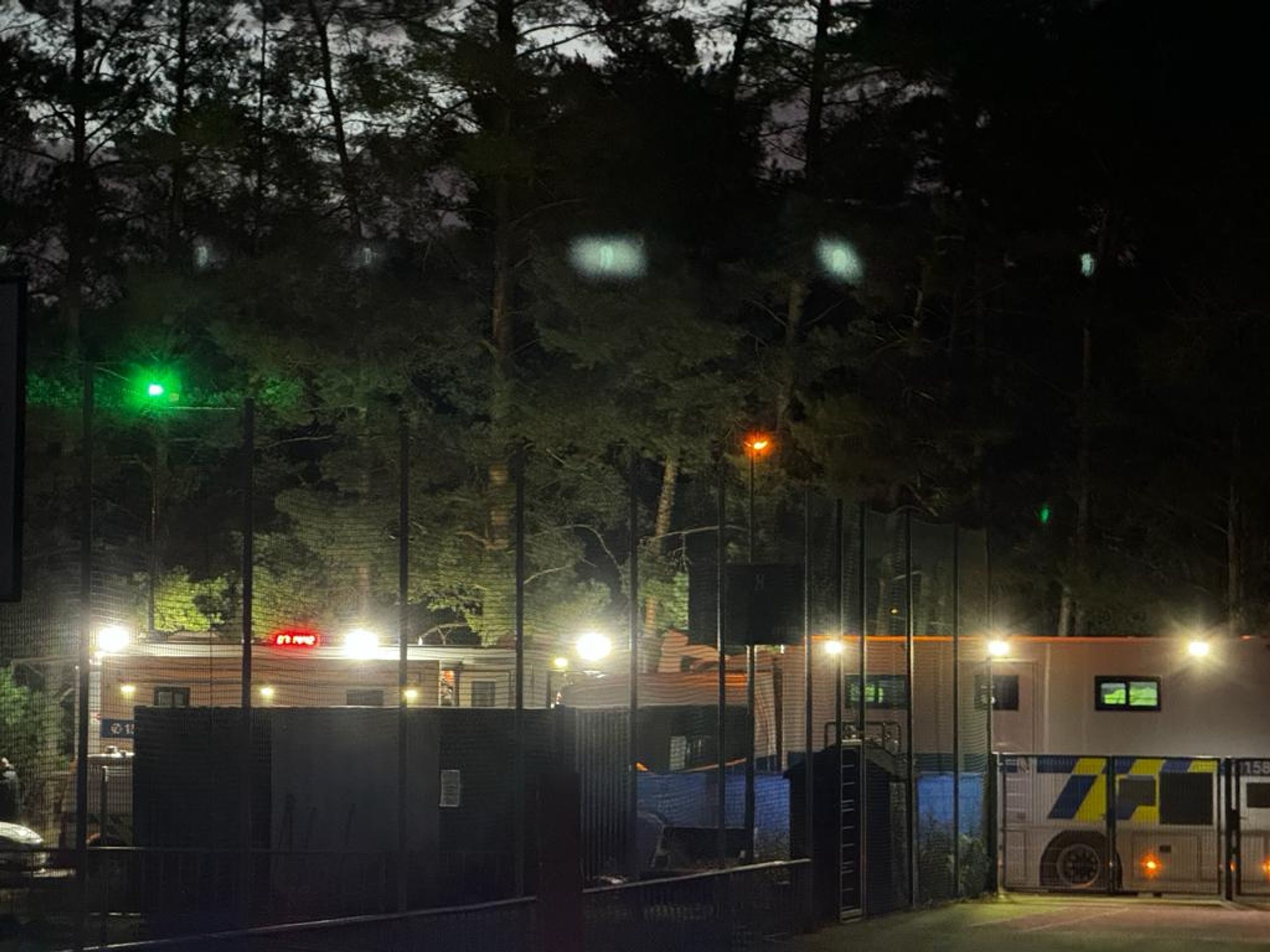 Přes 100 pražských policistů se chystá pročesávat Klánovický les (19) - Pátrací akce v Klánovickém lese (33/33)