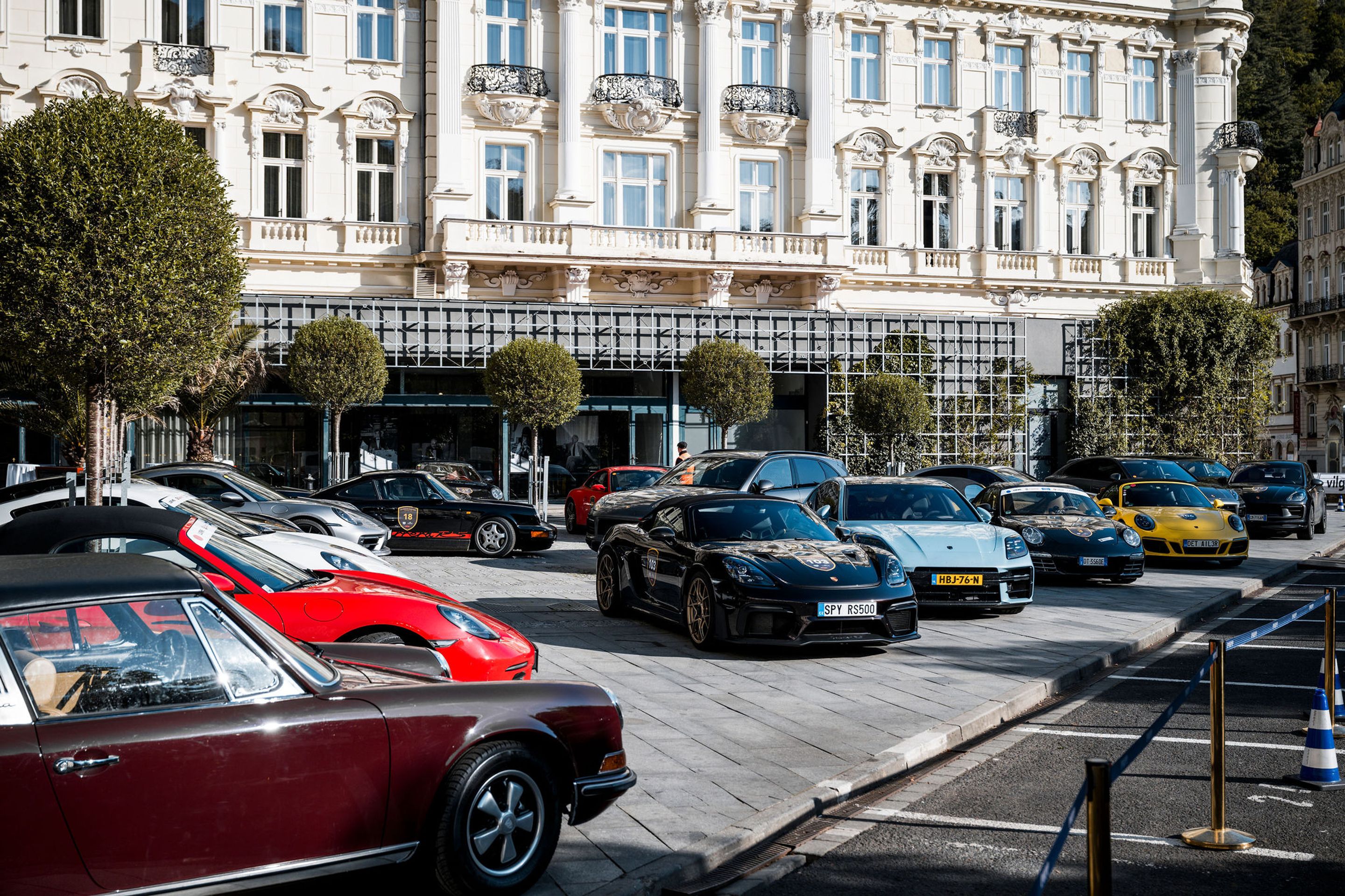 Vozy značky Porsche na akci WERK 911 v Praze - Devětsetjedenáctky projely Českem (12/12)