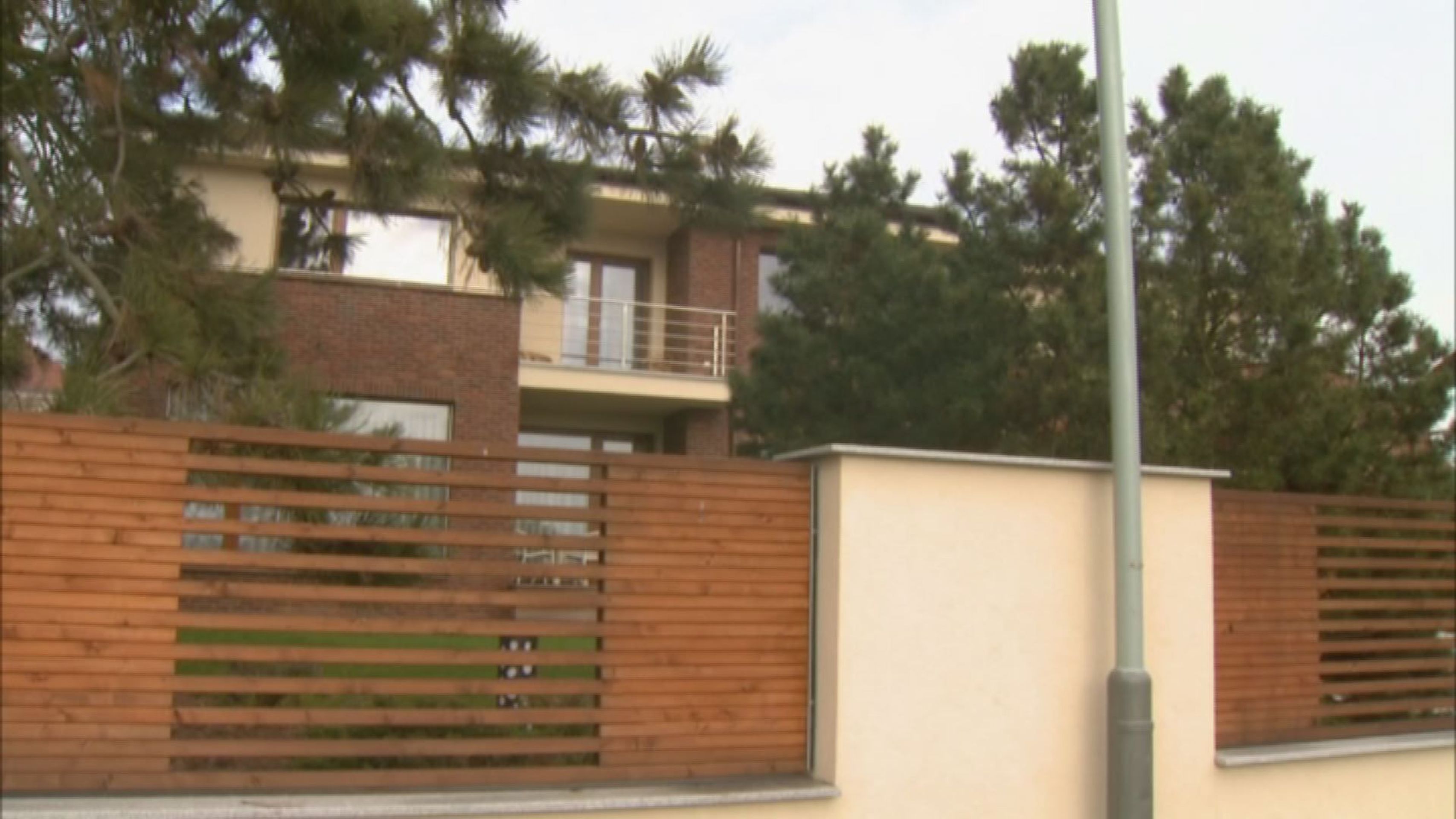 Grossova vila v pražském Slivenci - 6 - GALERIE: Nová honosná vila Stanislava Grosse v pražském Slivenci (3/7)