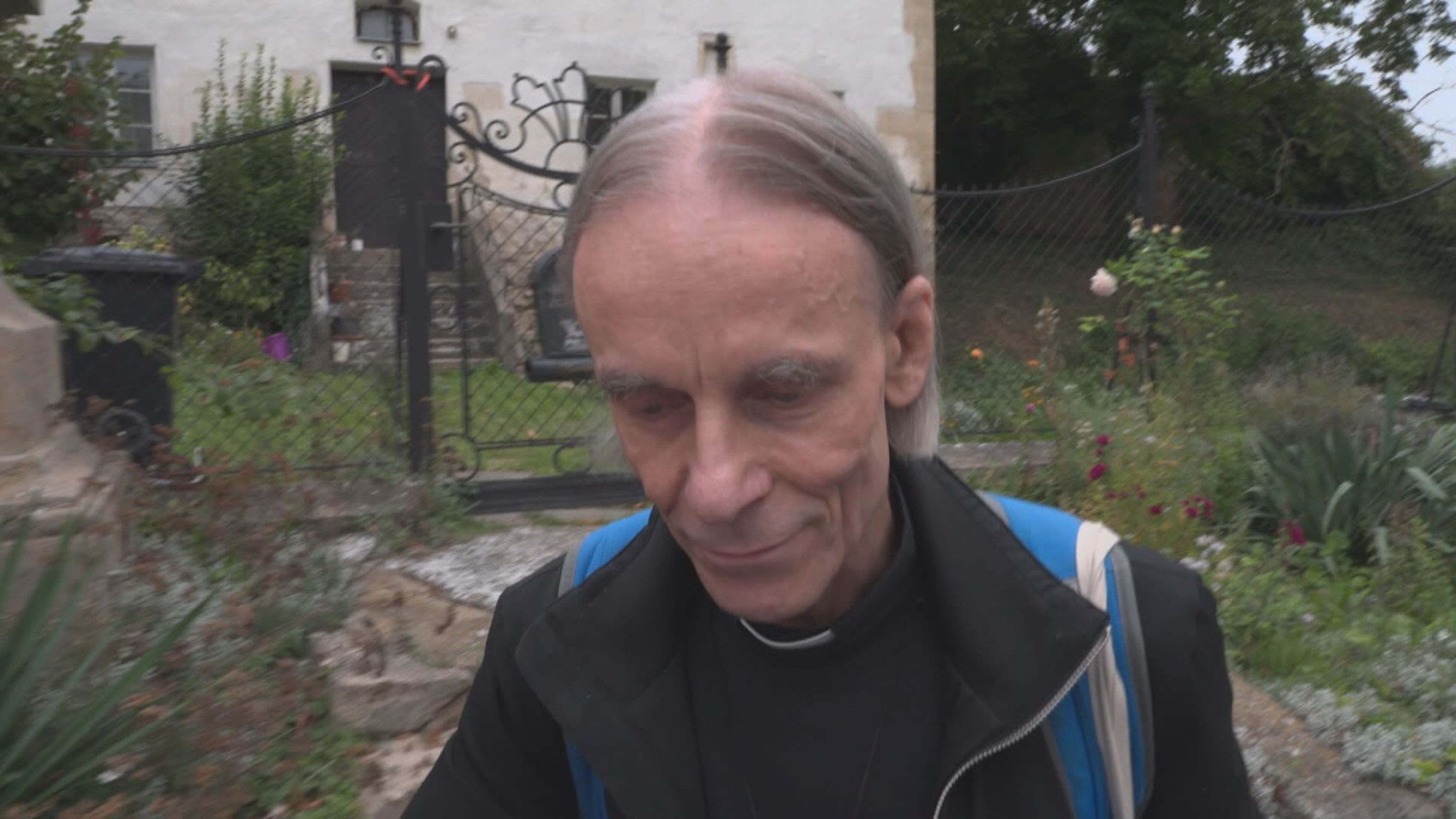 Farář, který měl zničit dýně - Vandal dětem v Kurdějově rozkopal vyřezané dýně (10/10)