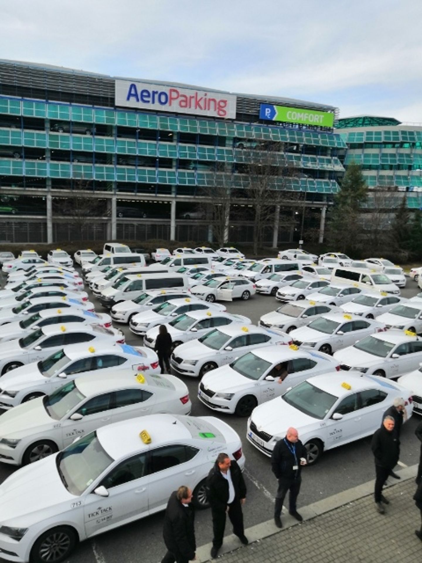 Protesty taxikářů - GALERIE: Protesty taxikářů u pražského letiště (3/10)