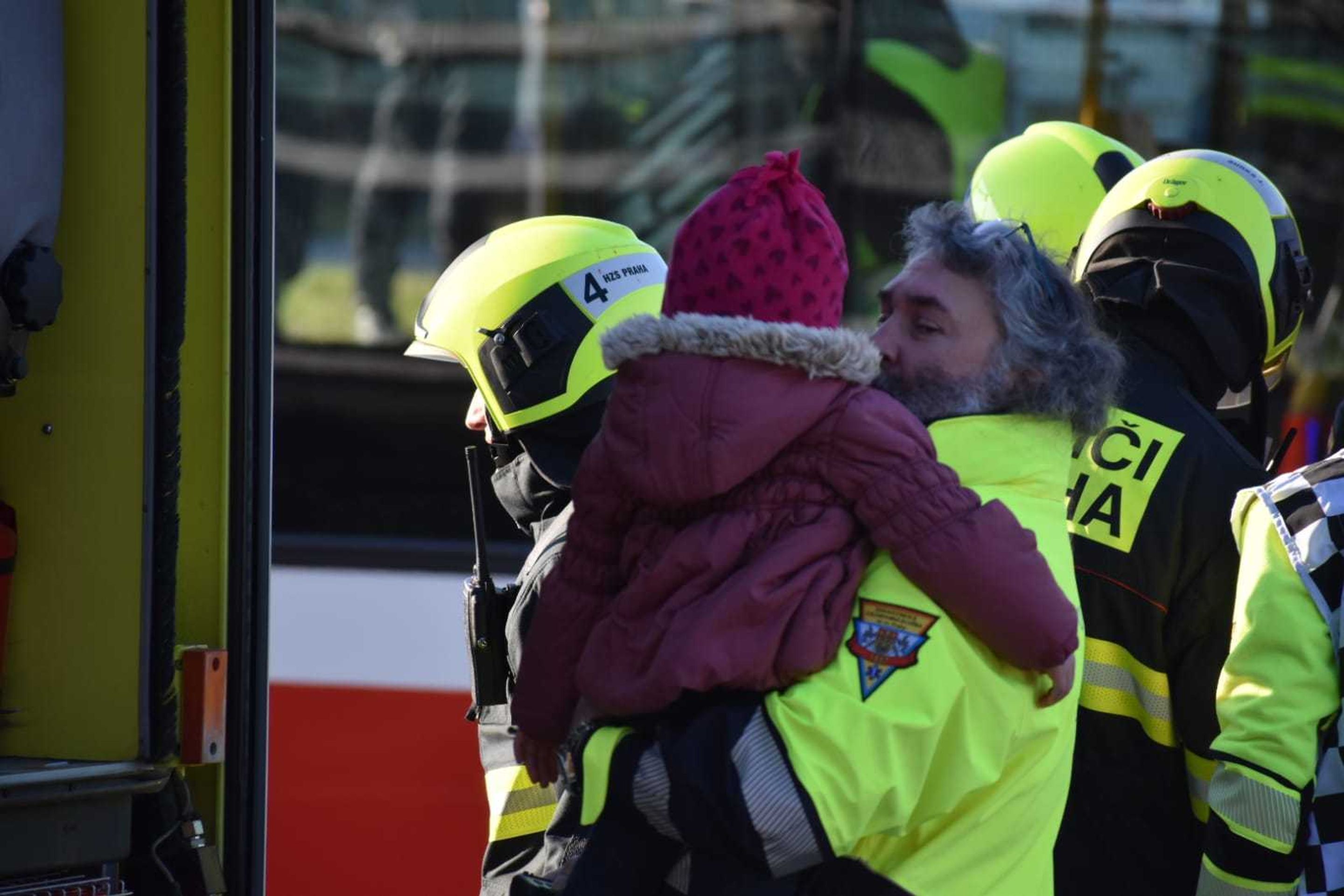 Nehoda dvou autobusů v Praze na Chodově - 2 - GALERIE: Nehoda dvou autobusů v Praze (2/10)