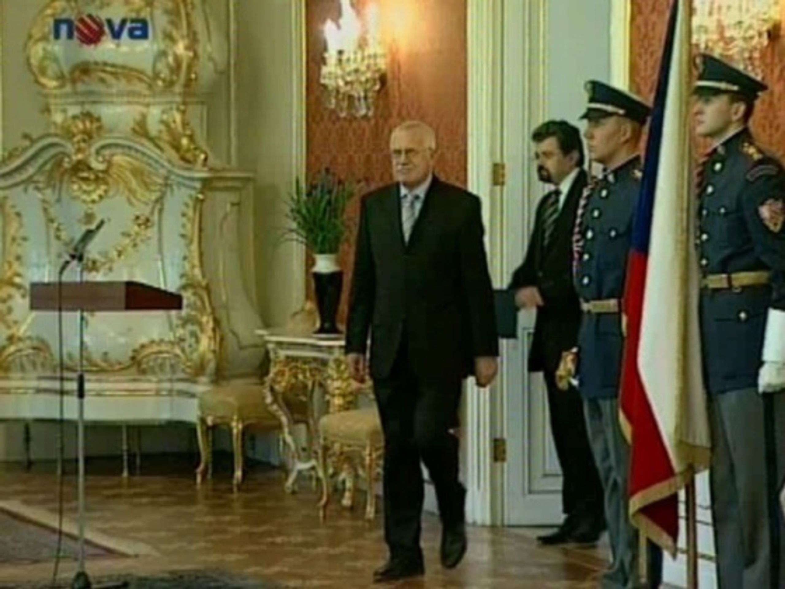 Prezident Václav Klaus - Klausův novoroční projev: Studená válka v ČR a odpor k EU (2/3)