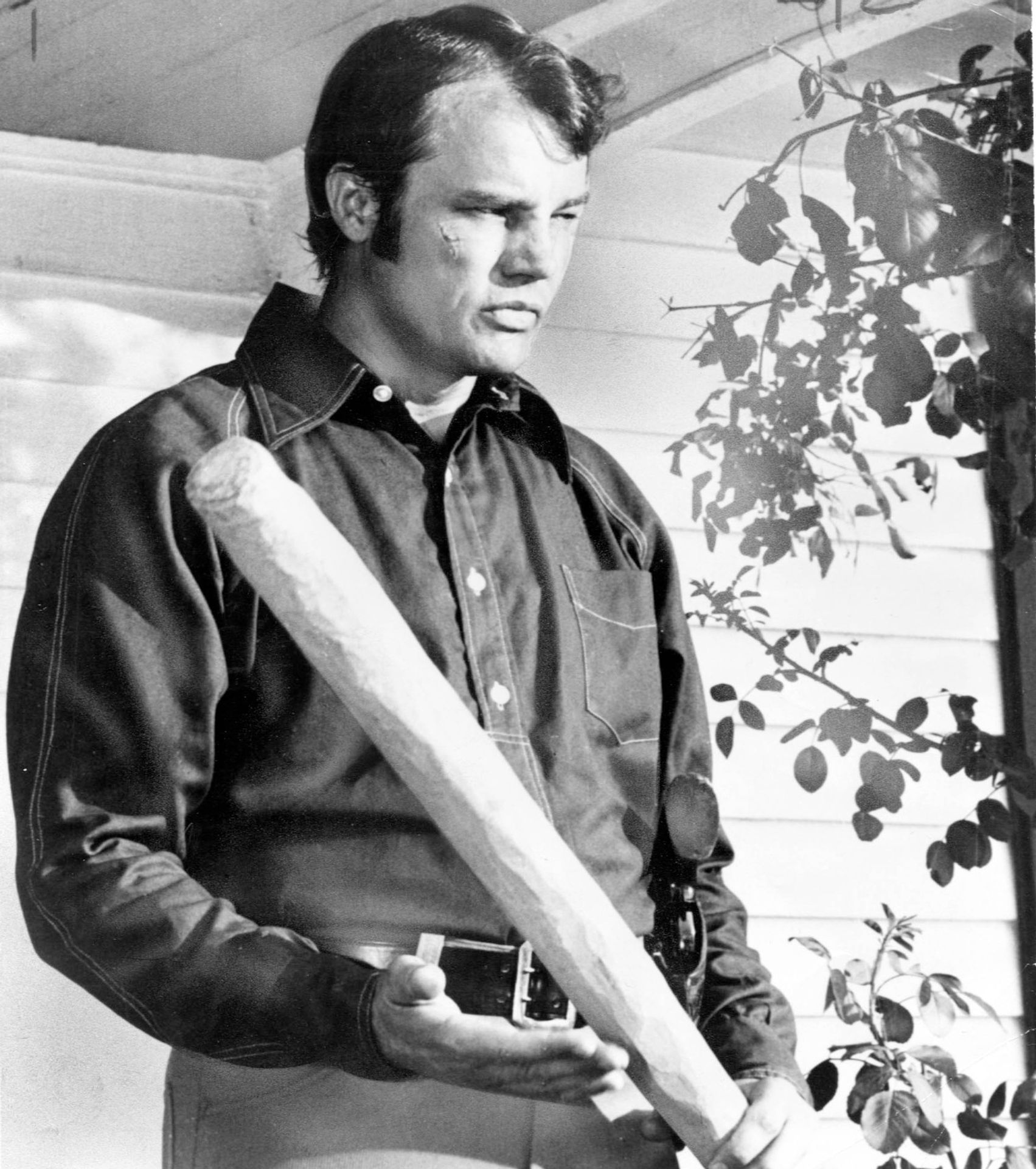 Joe Don Baker ve filmu Kráčející skála (1973) - Joe Don Baker (3/6)