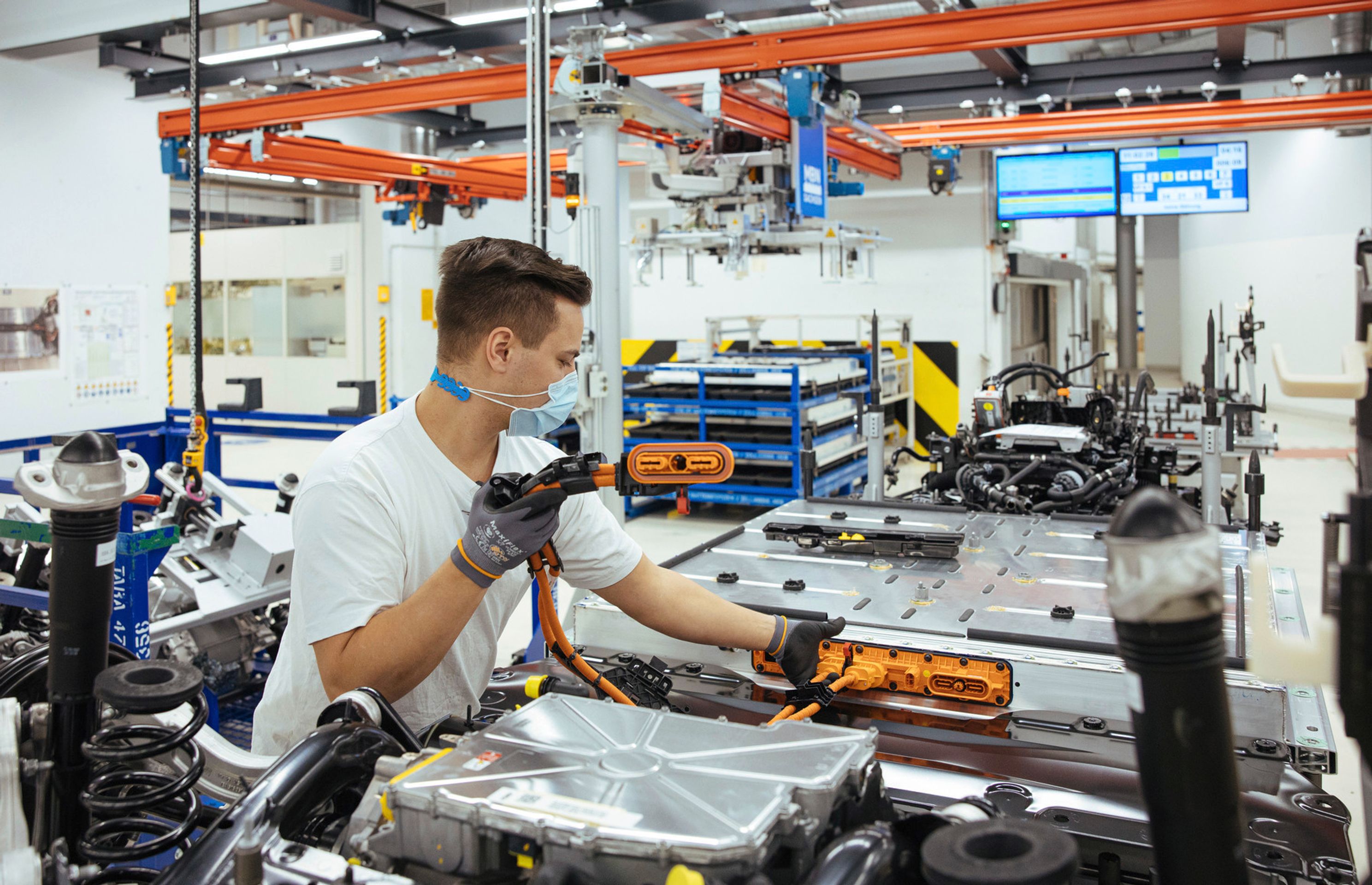 Skleněná manufaktura Volkswagenu v Drážďanech - 2 - Fotogalerie: Unikátní skleněná manufaktura na volkswageny (2/7)