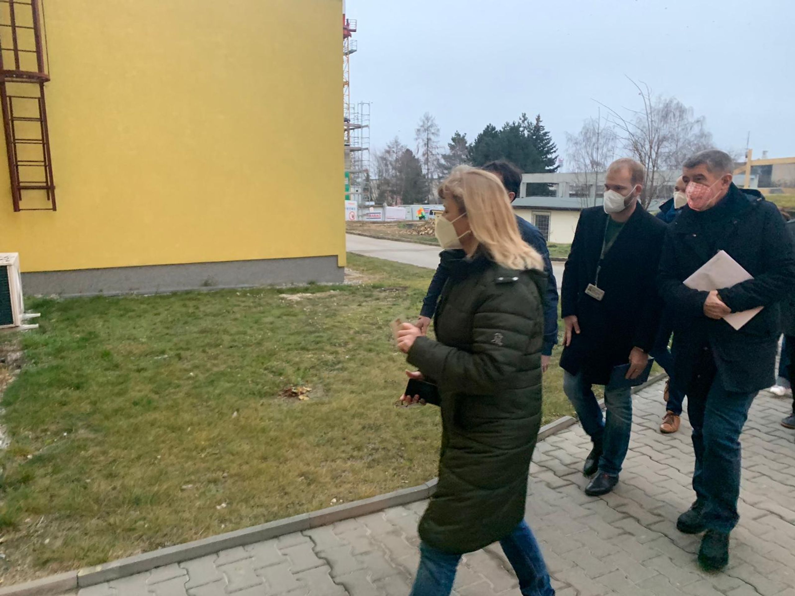 Babiš na exkurzi v nemocnici - 7 - GALERIE: Premiér Babiš vyrazil na kontrolu pražských nemocnic (7/10)