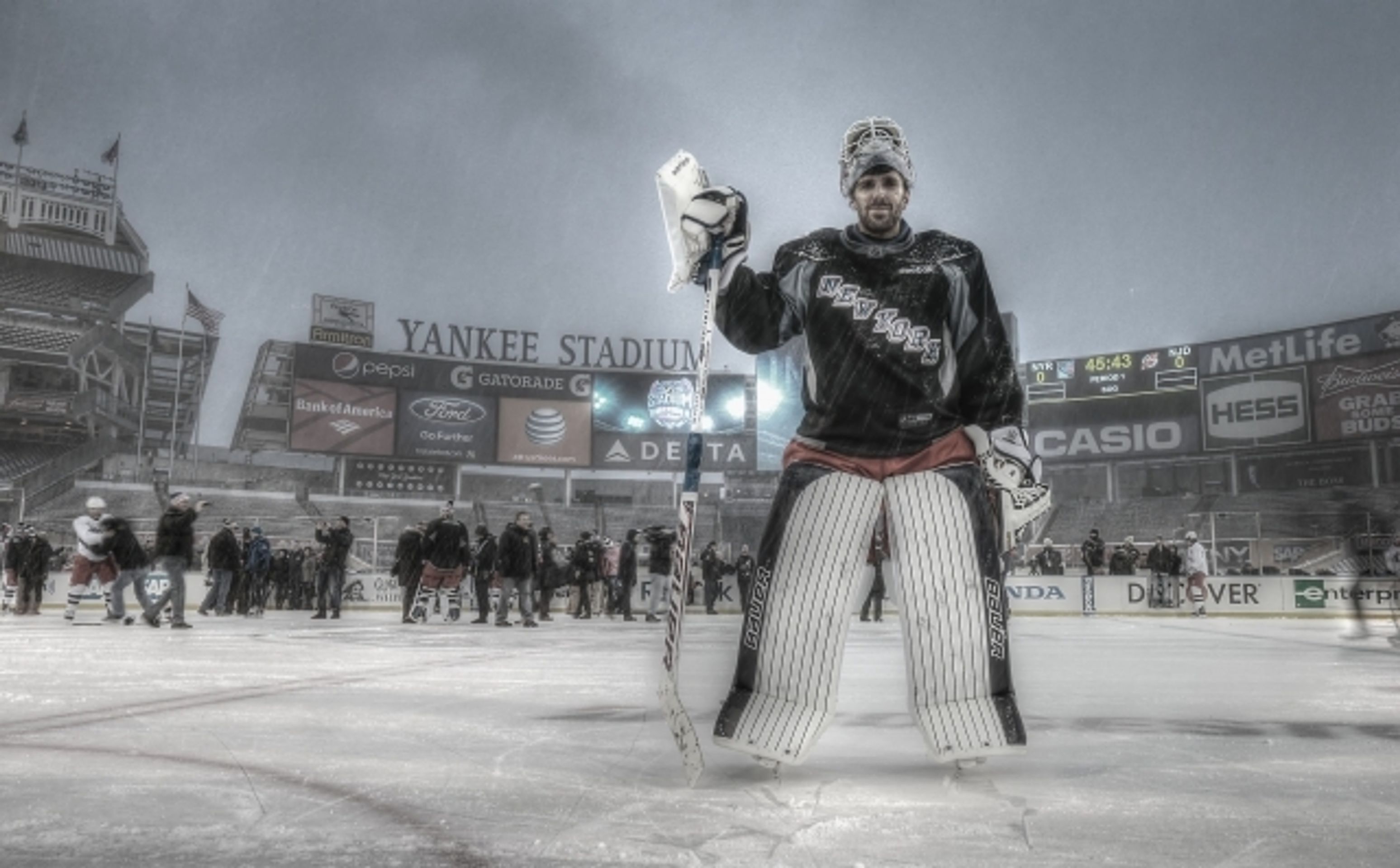 NHL na Yankee Stadium: Devils vs. Rangers - 1 - GALERIE: NHL na stadionu Yankees: Devils - Rangers (1/22)
