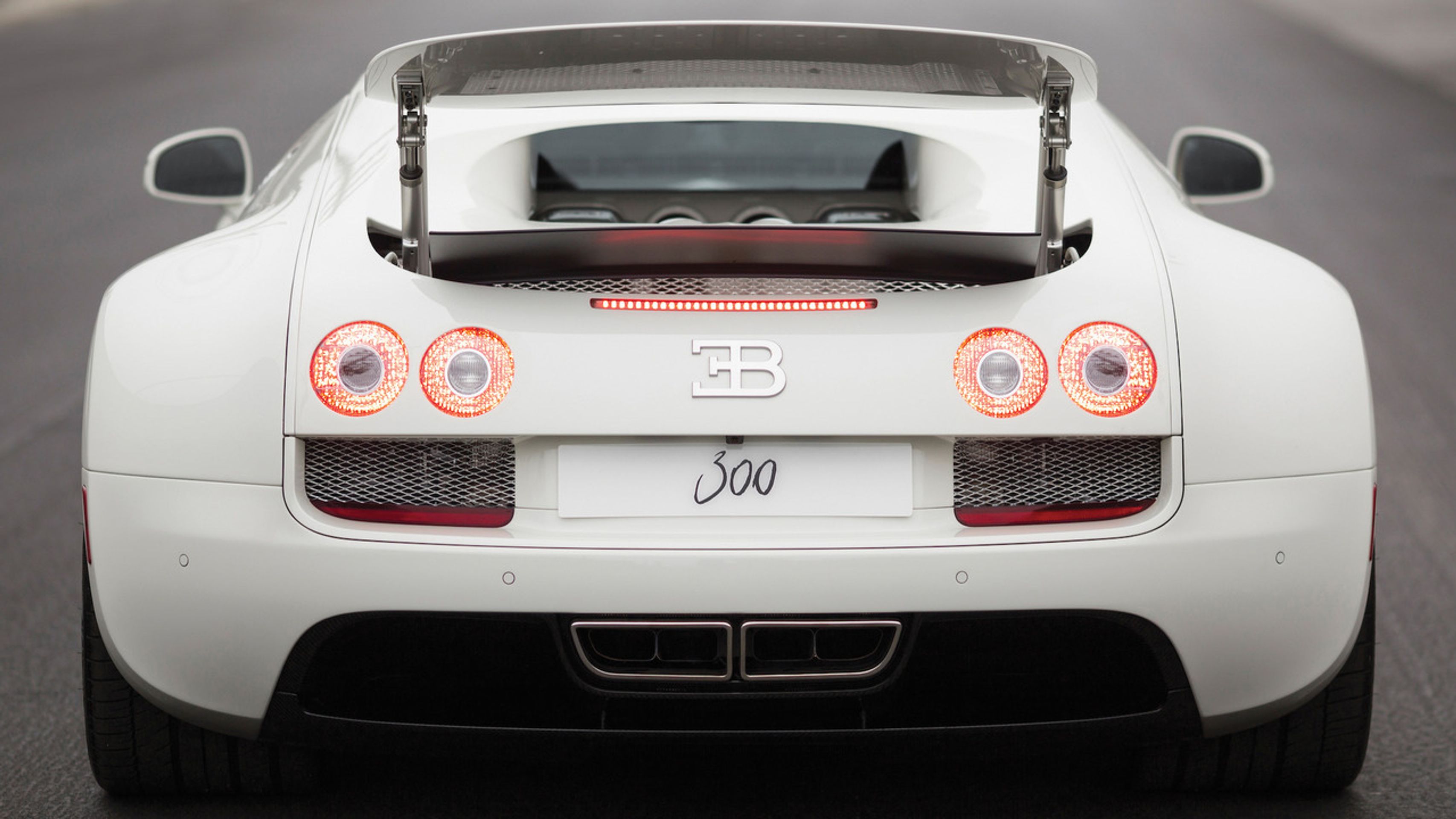 Veyron - 11 - GALERIE: Poslední vyrobený Veyron na prodej (2/9)