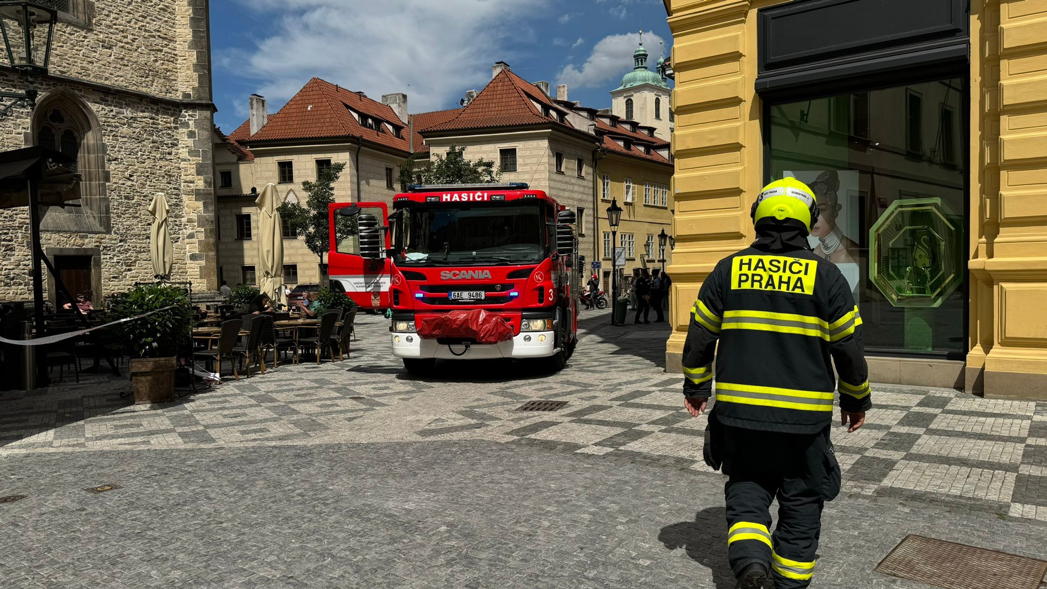 Požár na Staroměstském náměstí (3) - Požár na Staroměstském náměstí v Praze (13/18)