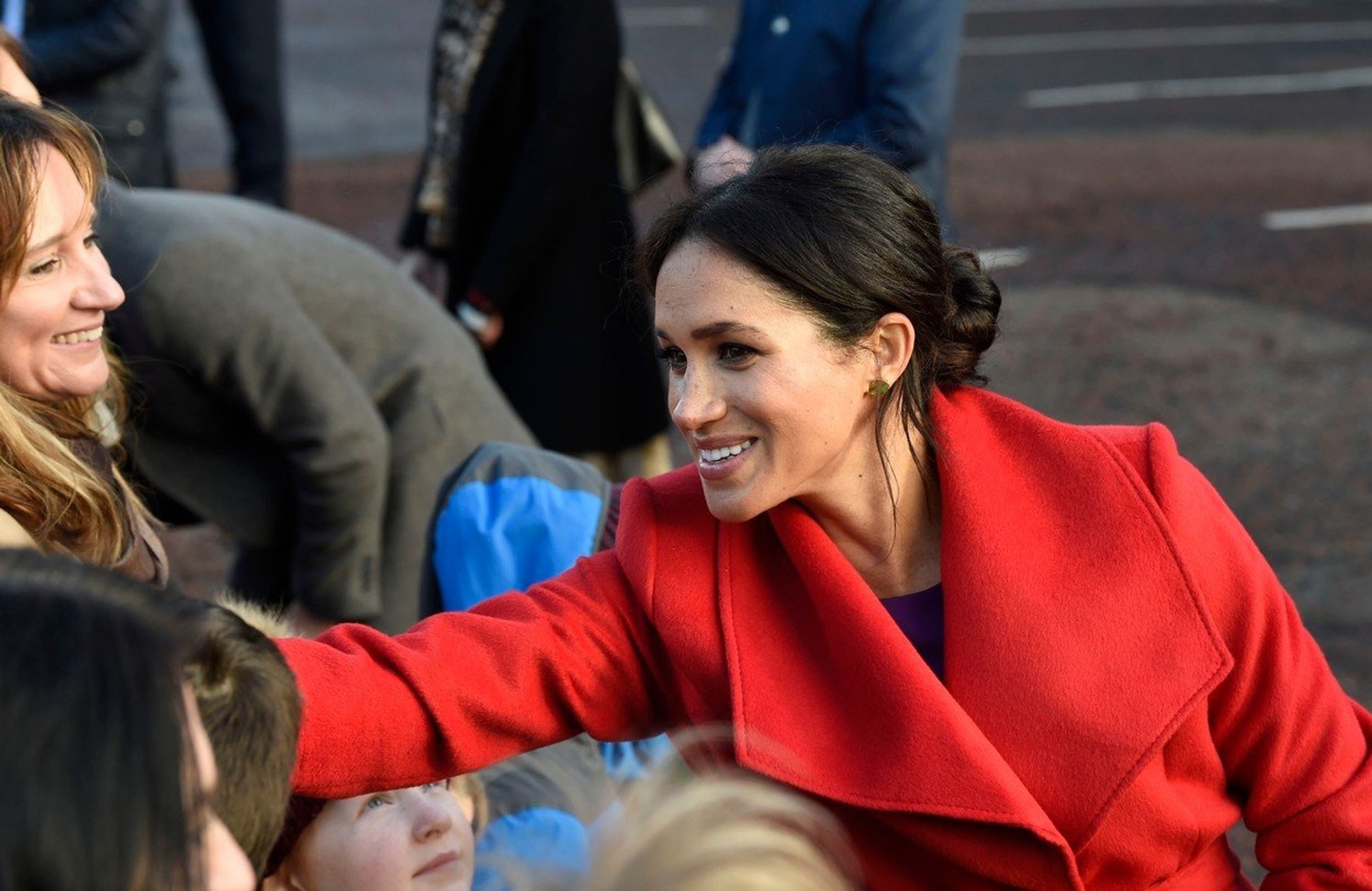 Těhotná vévodkyně Meghan - GALERIE: Meghan a Harry v Birkenheadu (6/7)