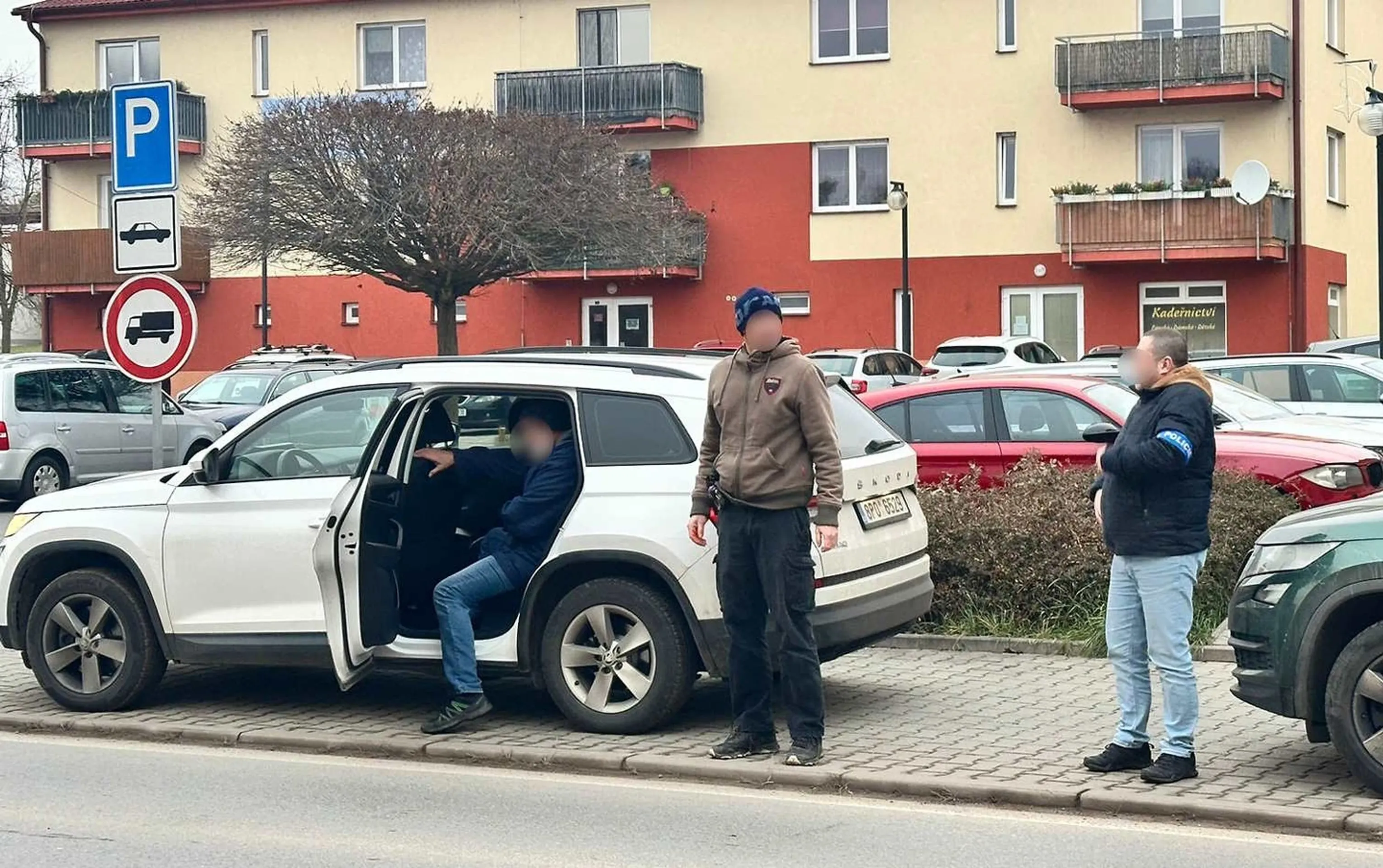 Přepadení pošty v Tlučné - Přepadení pošty v Tlučné (2/3)