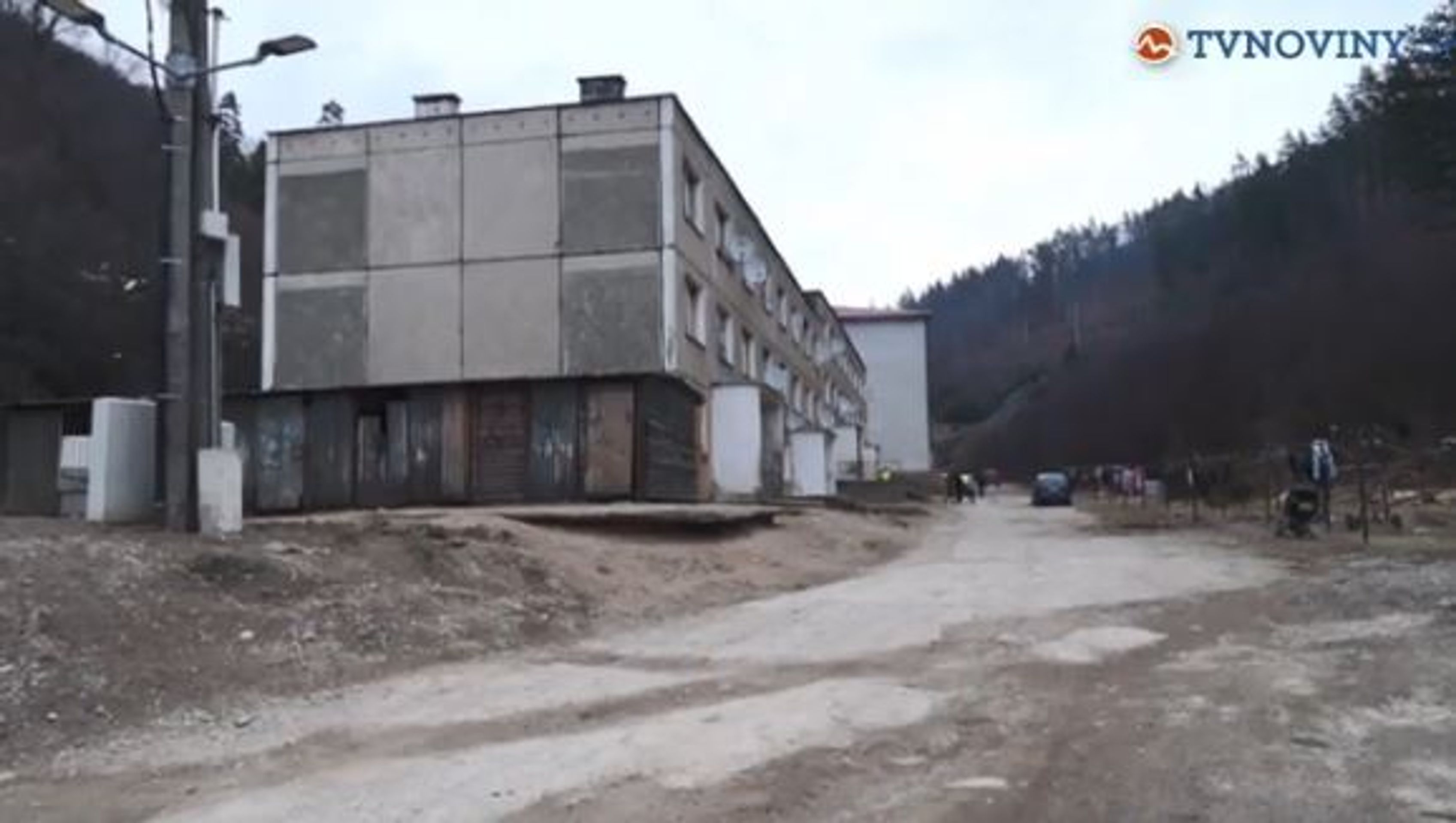 Romskou osadu přestěhovali do bytovky - 4 - GALERIE: Romskou osadu srovnali se zemí (6/9)