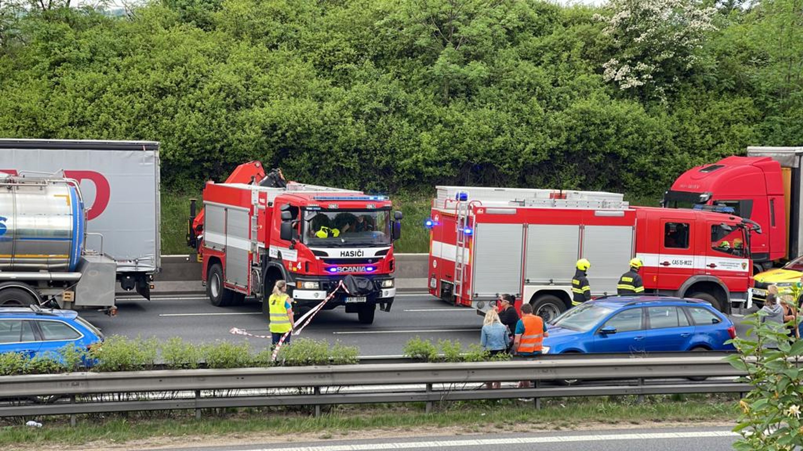 Vážná nehoda na D1 (6) - Nehoda na D1 ve směru z Prahy do Brna (6/9)