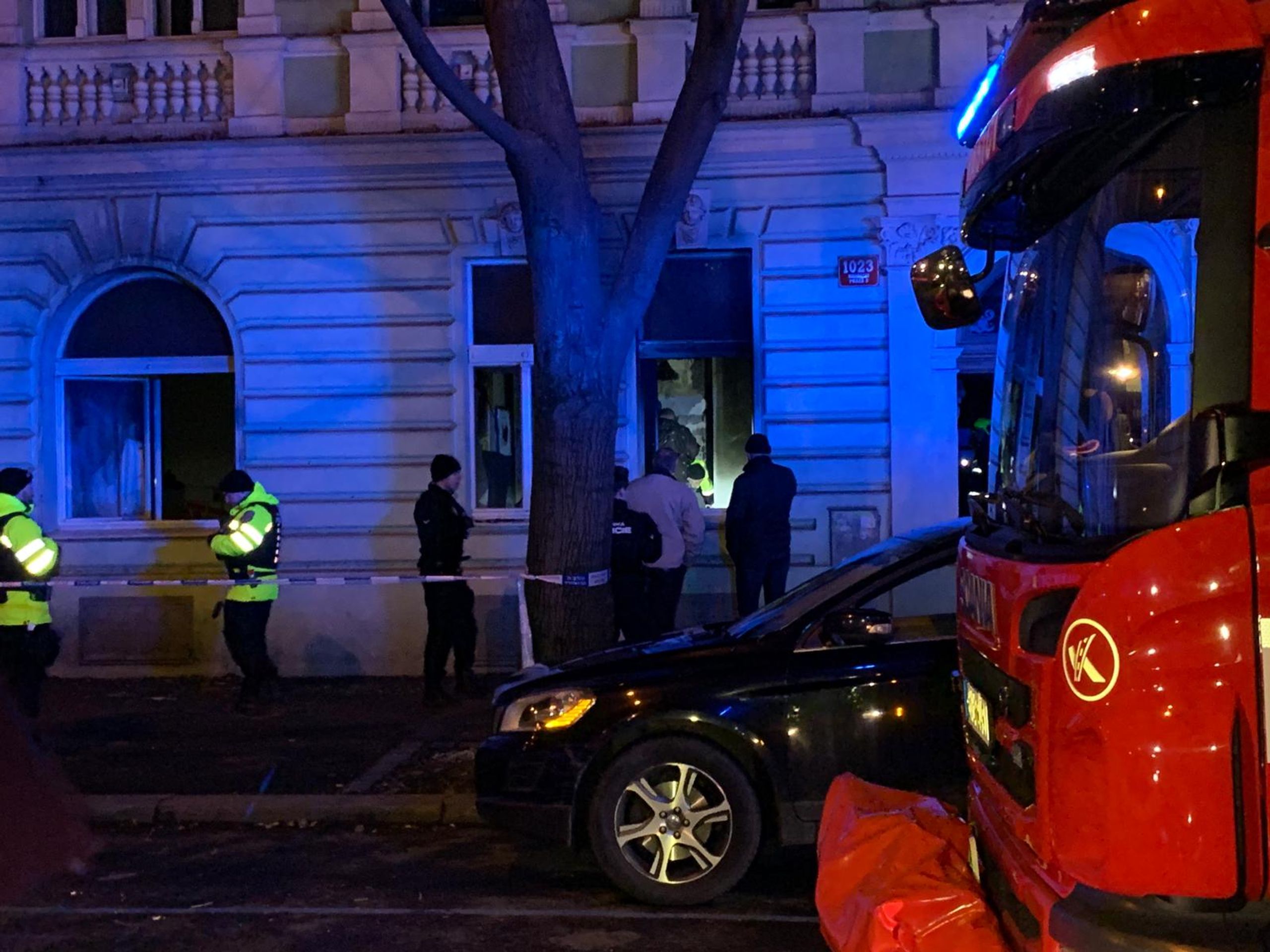 Při požáru na Štědrý večer zemřela jedna žena - GALERIE: Při požáru v Praze na Štědrý večer zemřela jedna žena (4/4)