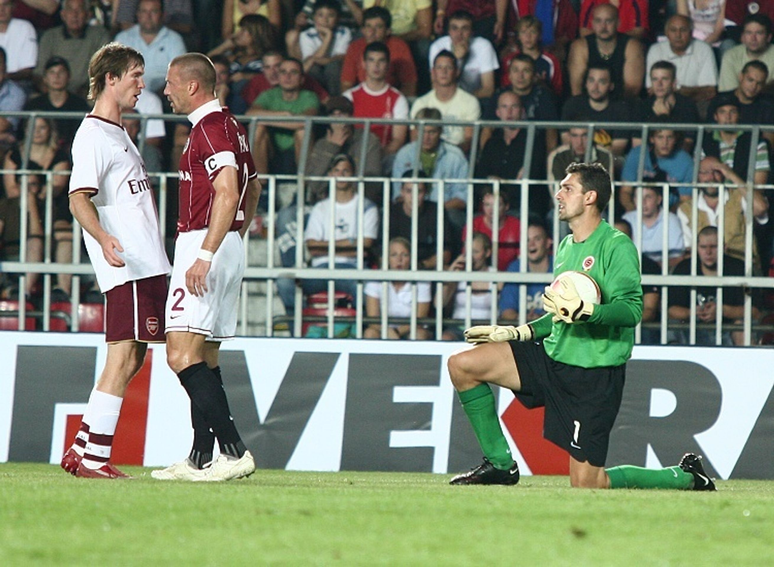 Kapitán Sparty Tomáš Řepka byl jako vždy neústupný kvůli zranění ale nakonec musel už v 1. půli střídat. - 3. předkolo LM: Sparta - Arsenal online (2/3)