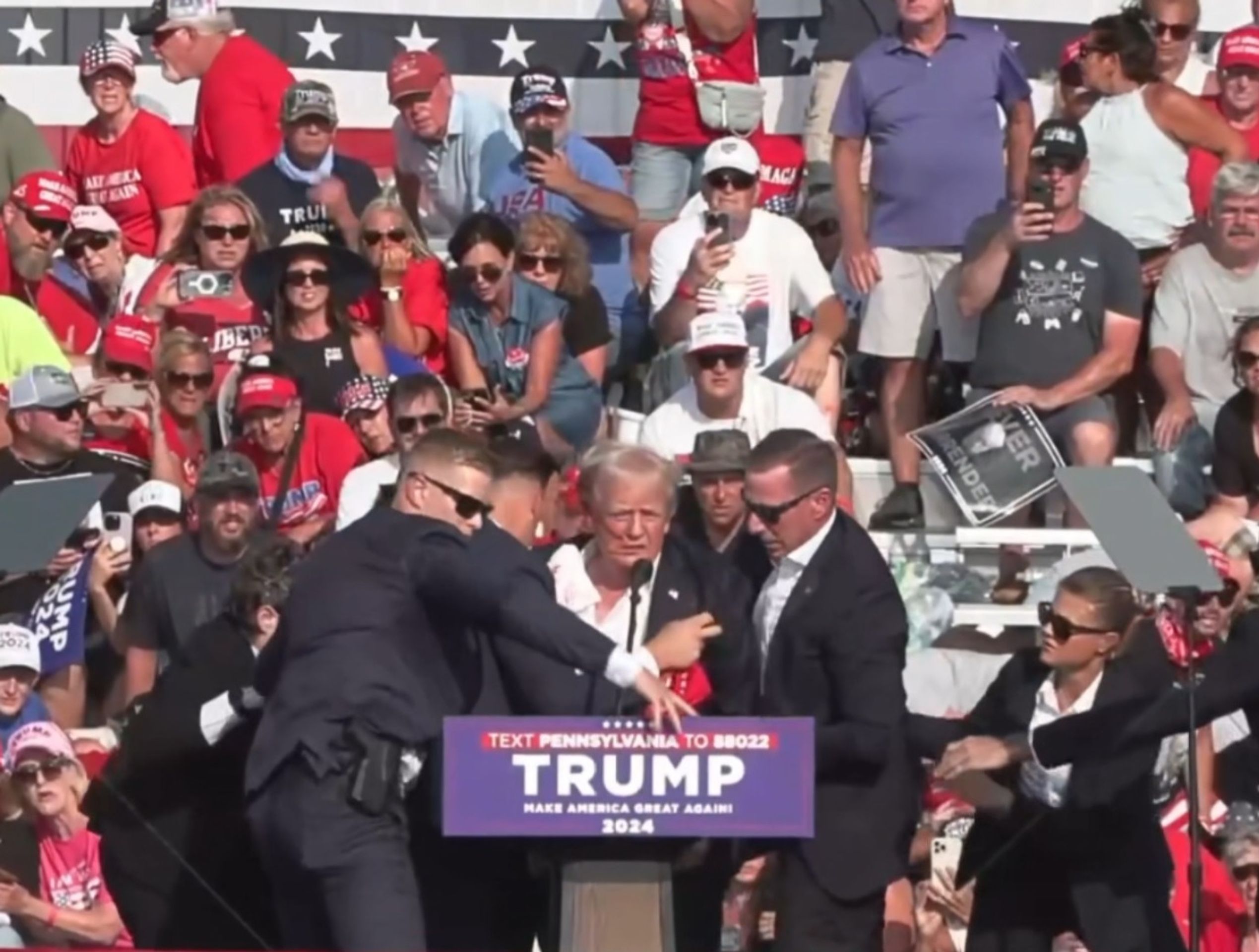 Střelba na Trumpově mítinku - 4 - Střelba na Trumpově mítinku (3/8)