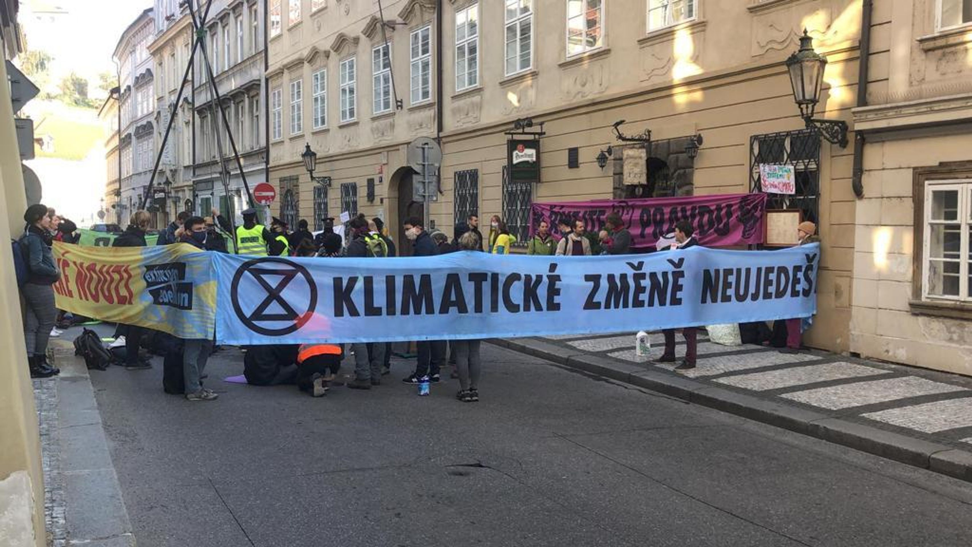 Blokáda prostranství před sněmovnou - 8 - GALERIE: Blokáda prostranství před sněmovnou (8/15)