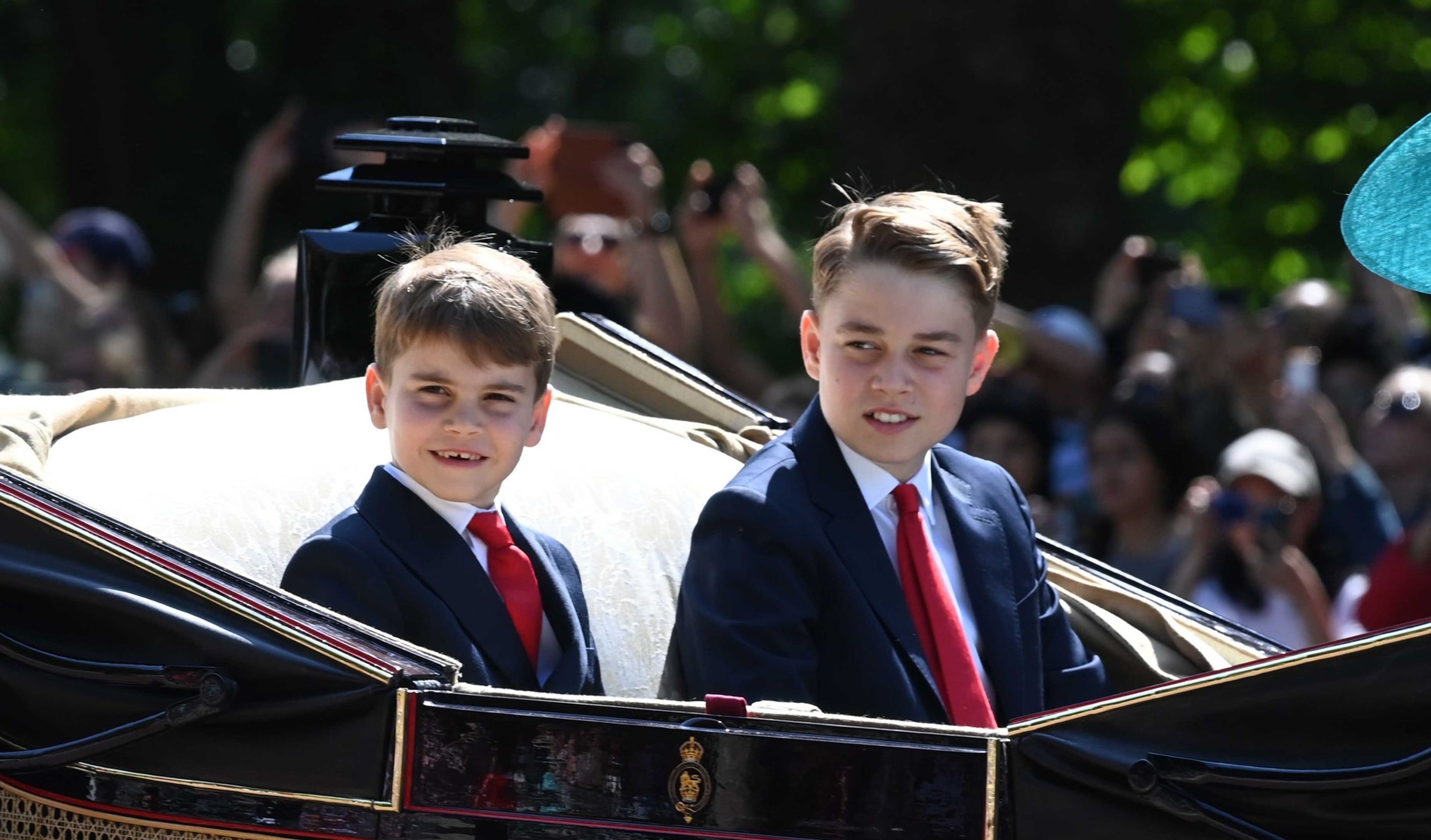Princ Louis a princ George na Trooping The Colour 2025 - Královská přehlídka Trooping the Colour (14. 6. 2025) (8/14)