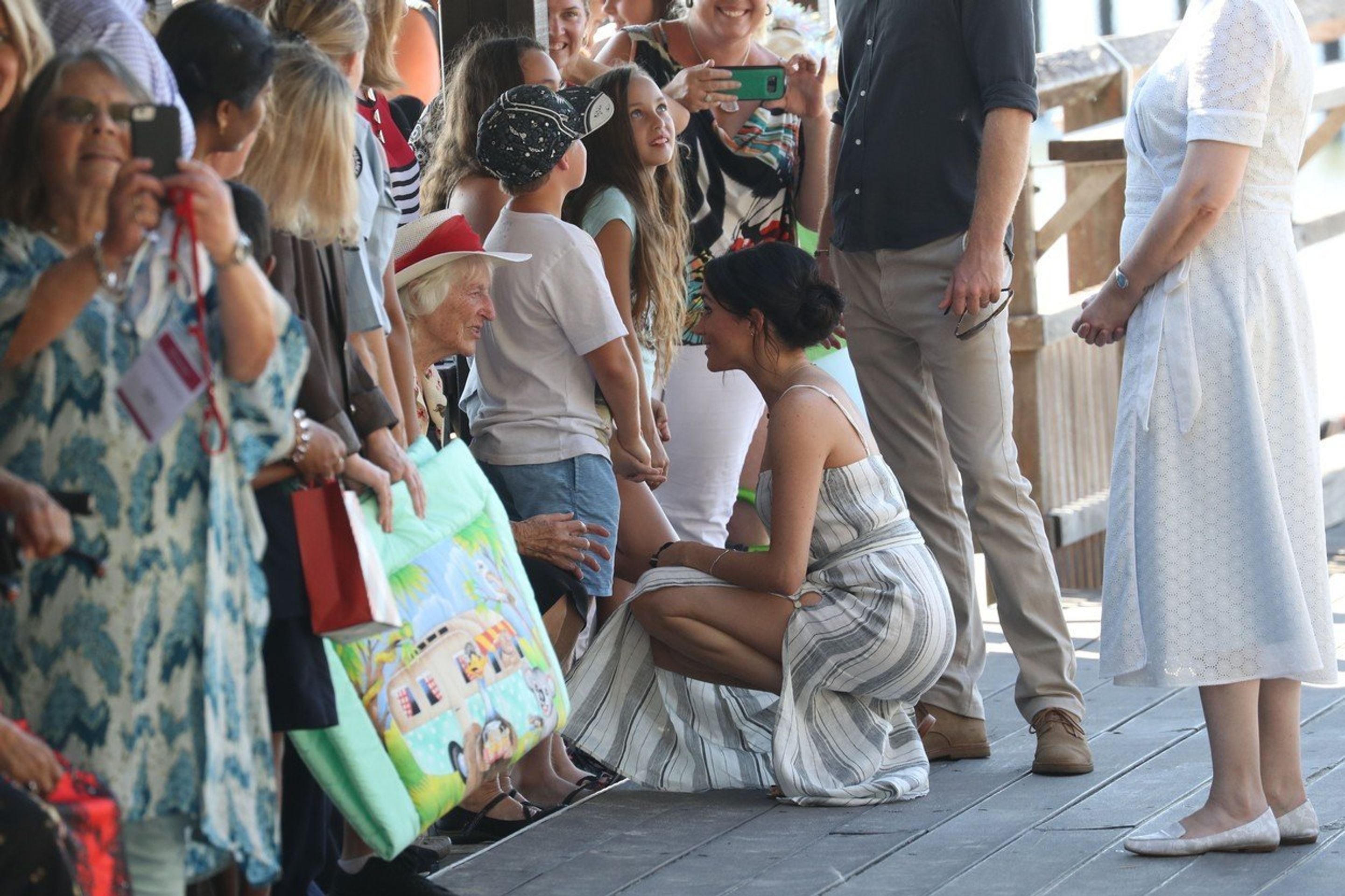 Meghan si držela těhotenské bříško - 3 - GALERIE: Meghan si držela těhotenské bříško (1/3)