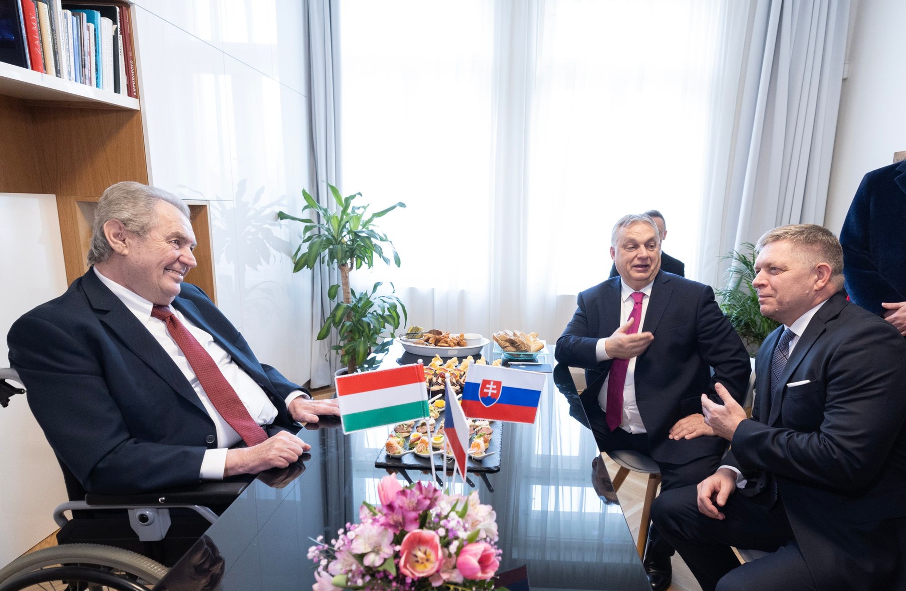 Miloš Zeman, Robert Fico a Viktor Orbán, 27. 2. 2024 Praha - Robert Fico (5/8)