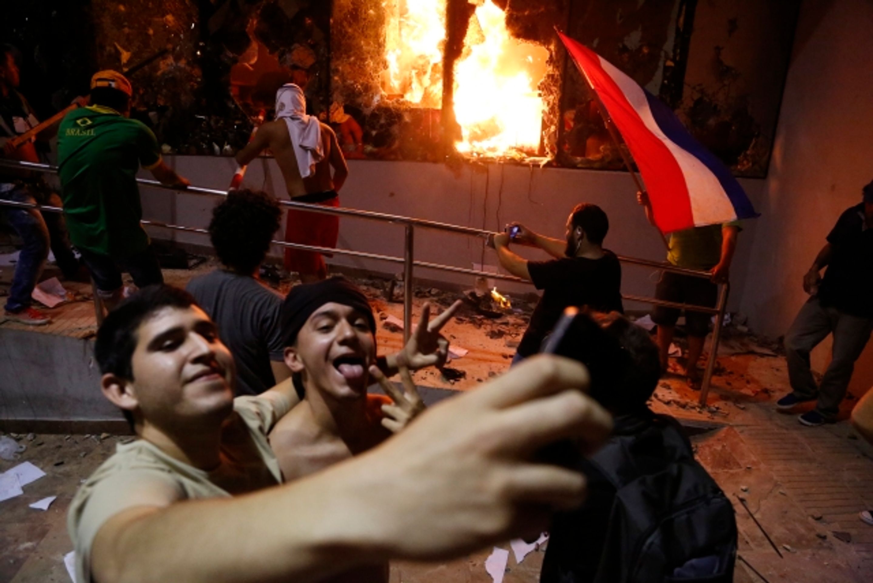 Násilné protesty v Paraguayi - GALERIE: Protesty v hlavním městě Paraguaye (6/7)