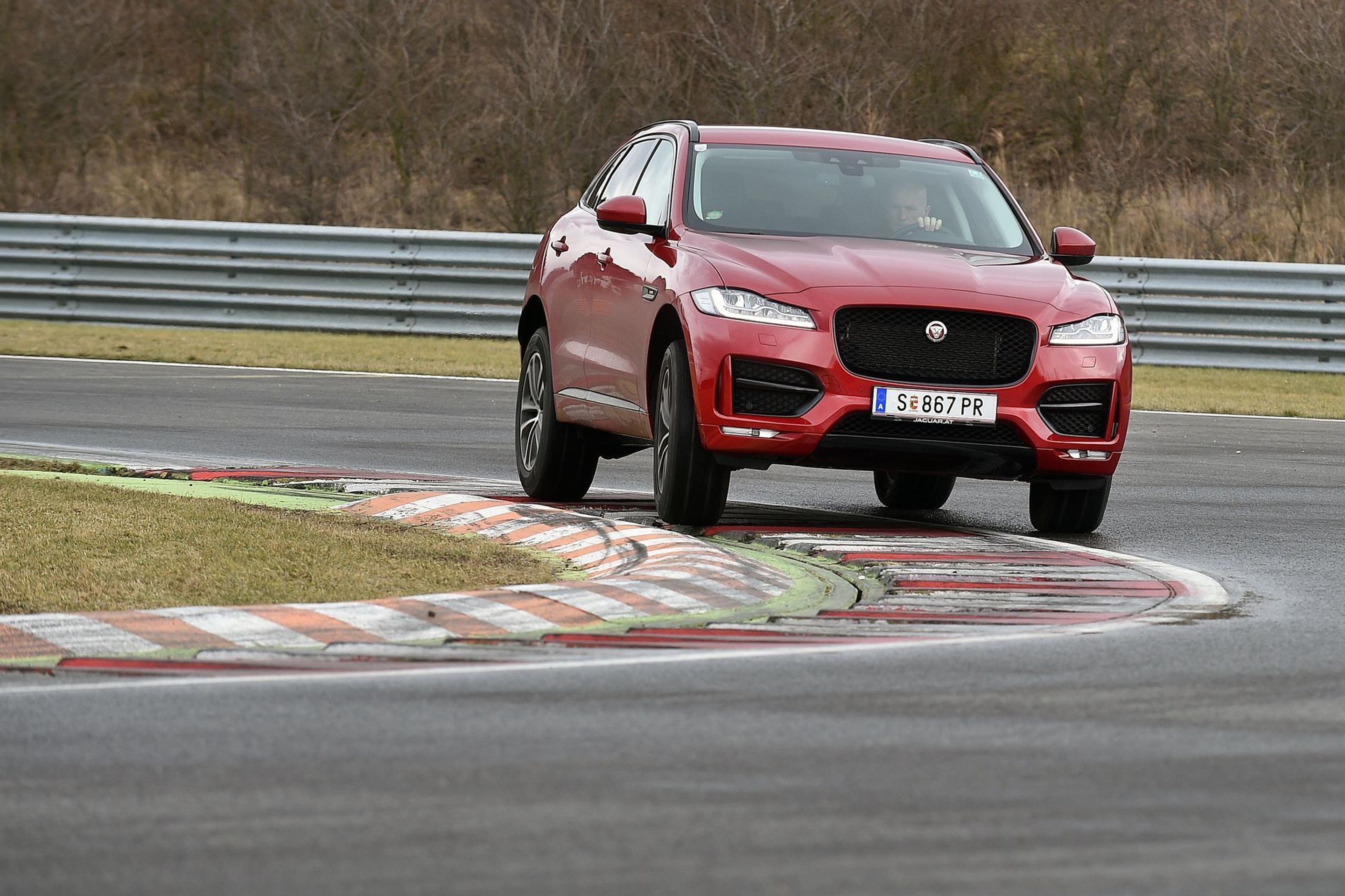 Jaguar F-Pace - 22 | Galerie: GALERIE: Jaguar F-Pace | TN.cz