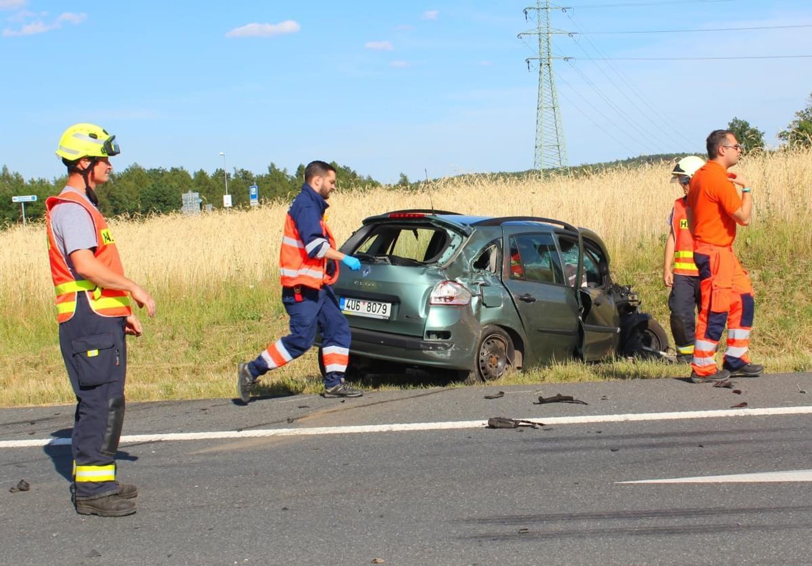 Srážka autobusu s autem na Plzeňsku - 5 - GALERIE: Nehoda autobusu s autem na Plzeňsku (2/12)