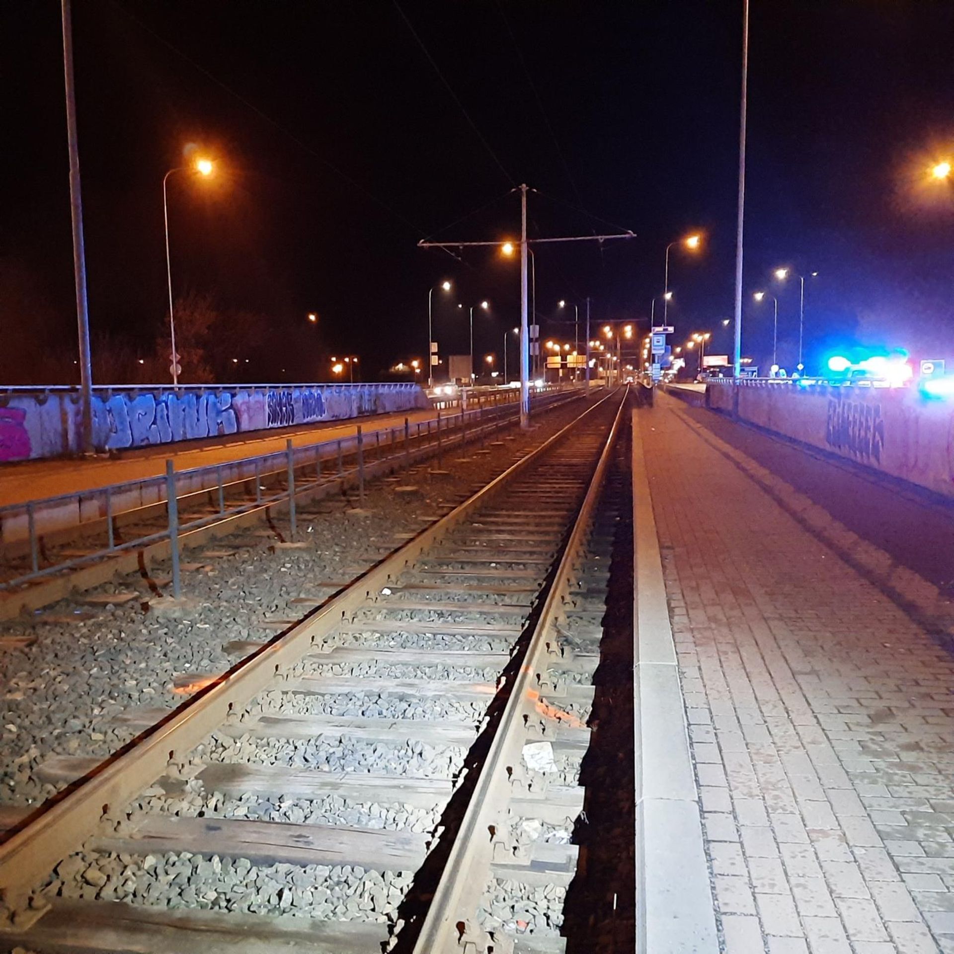 Tramvaj v Brně srazila ženu bez dokladů (3) - Policisté potřebují zjistit totožnost vážně zraněné ženy (9/10)