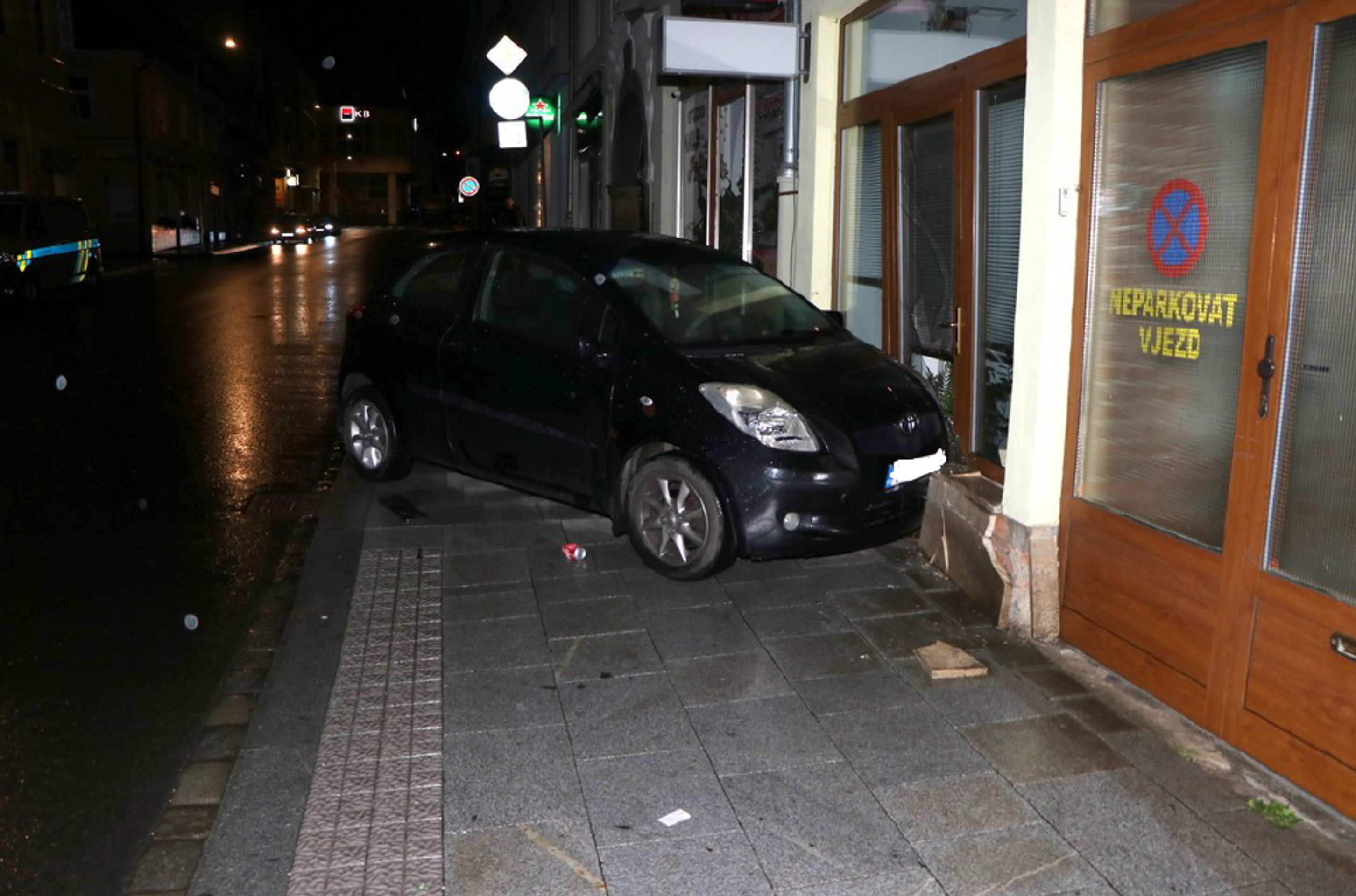 Muž chtěl s vozidlem najet do lidí (1) - Muž chtěl s vozidlem najet do lidí (1/3)