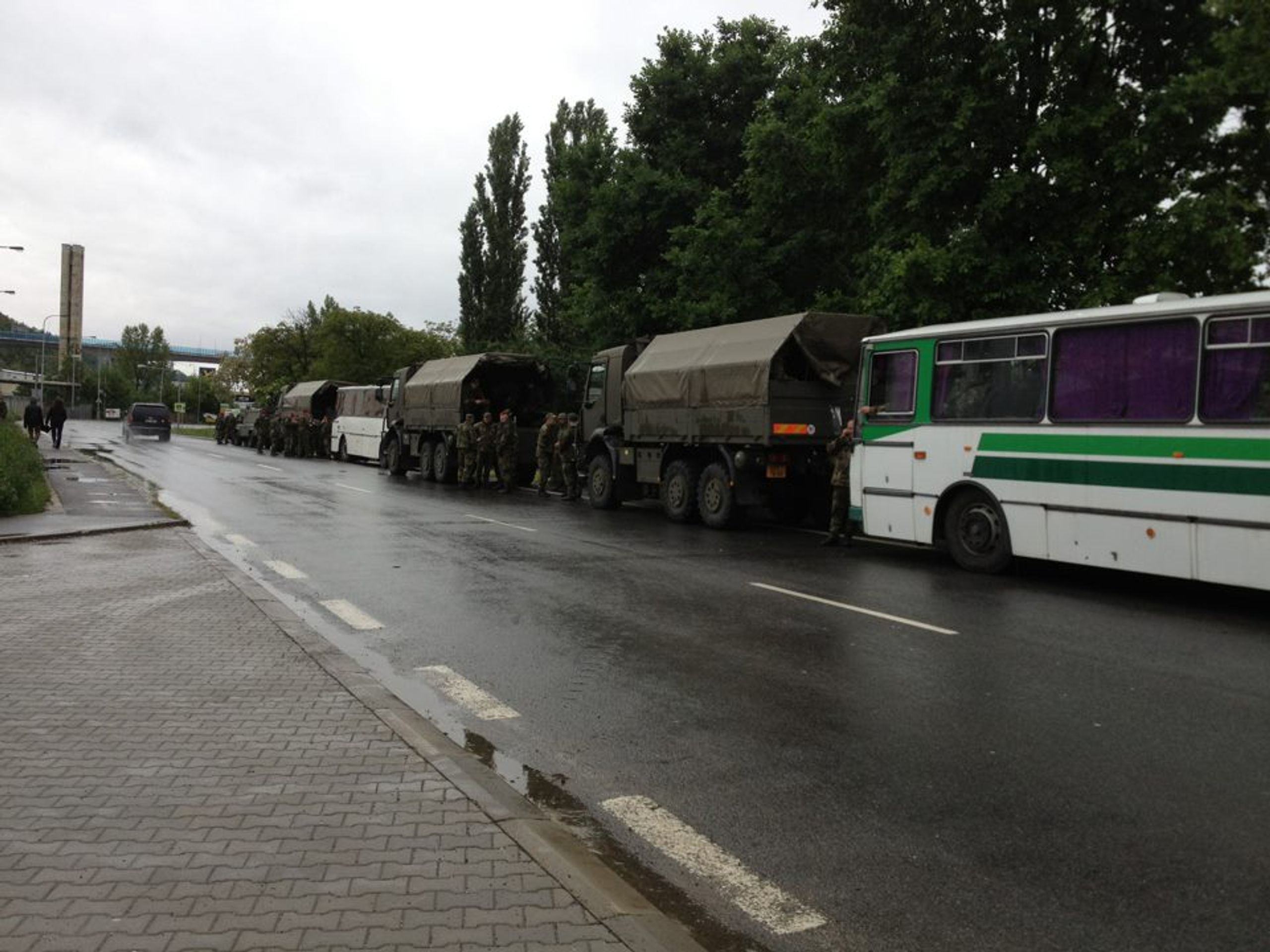 Armáda pomáhá při povodních - GALERIE: Českou metropoli zasáhla povodeň (12/13)