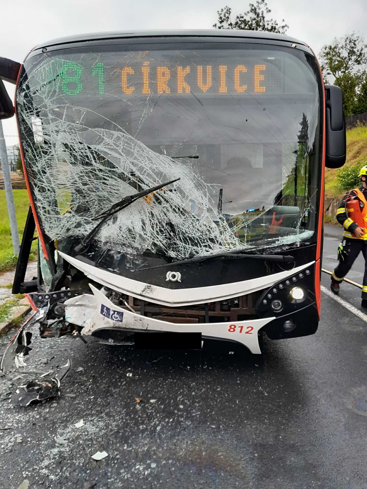 Dopravní nehoda linkového autobusu a dodávky v Ústí nad Labem (4) - Dopravní nehoda linkového autobusu a dodávky (1/4)