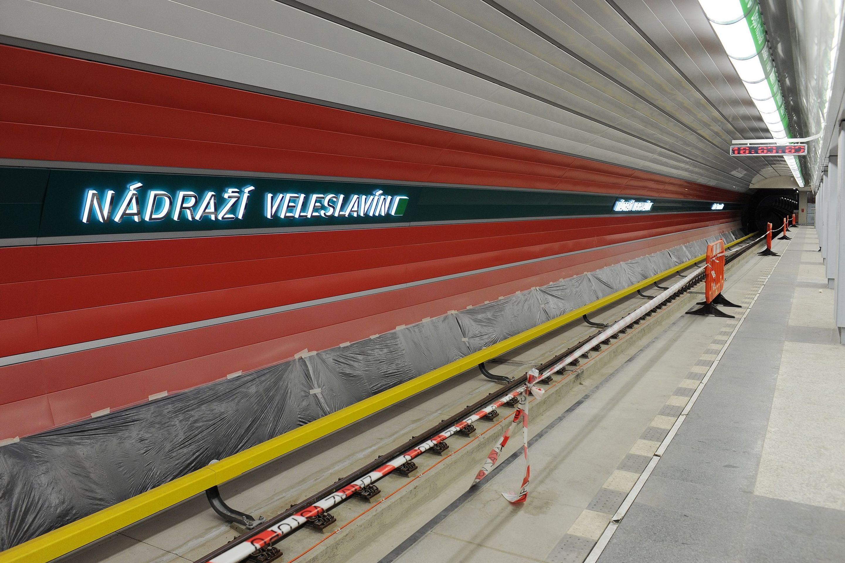 Stanice metra A Nádraží Veleslavín - 1 - GALERIE: Stanice metra A Nádraží Veleslavín (9/13)