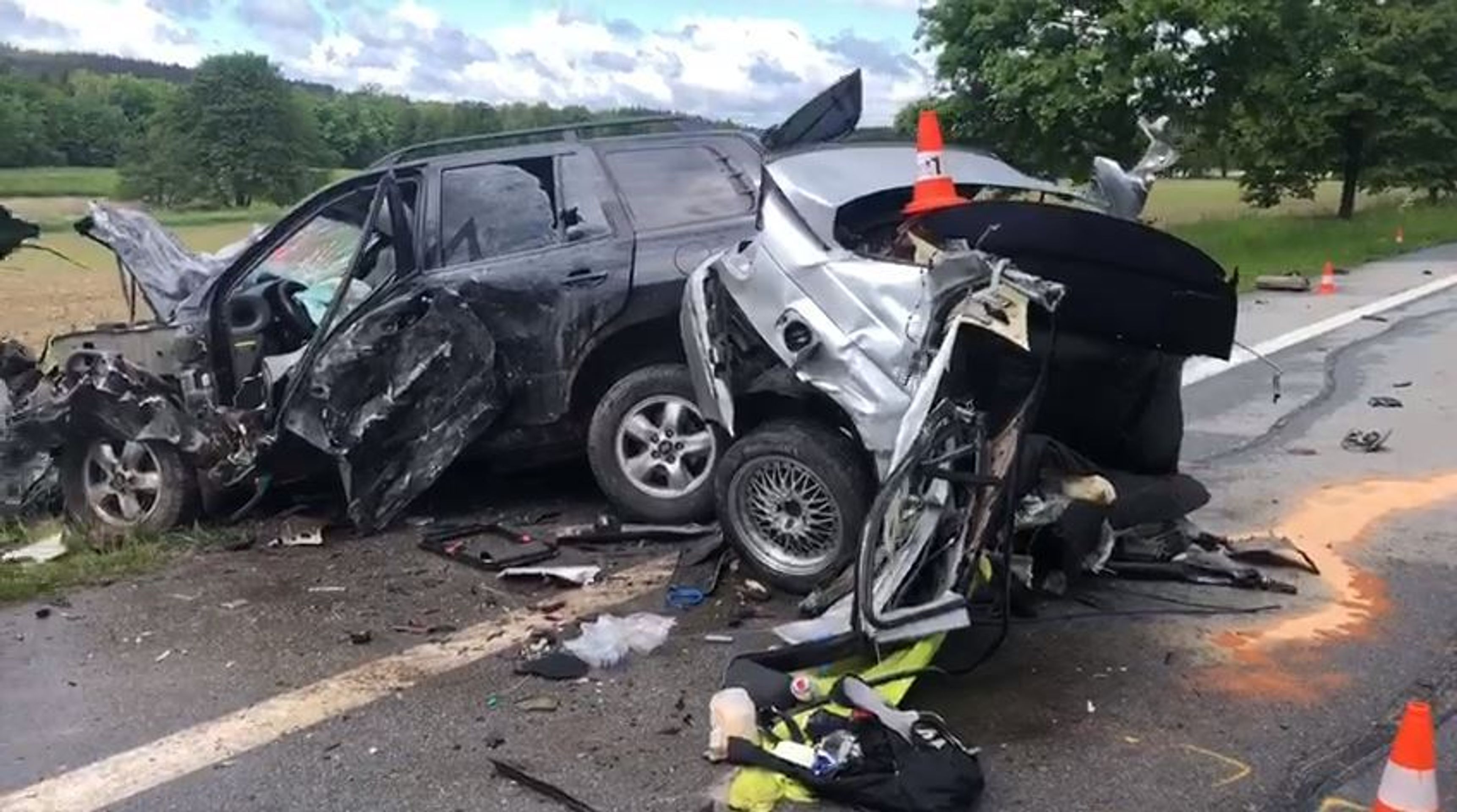 Smrtelná nehoda mezi Hlubokou a Týnem nad Vltavou - 1 - GALERIE: Smrtelná nehoda mezi Hlubokou a Týnem nad Vltavou (1/4)