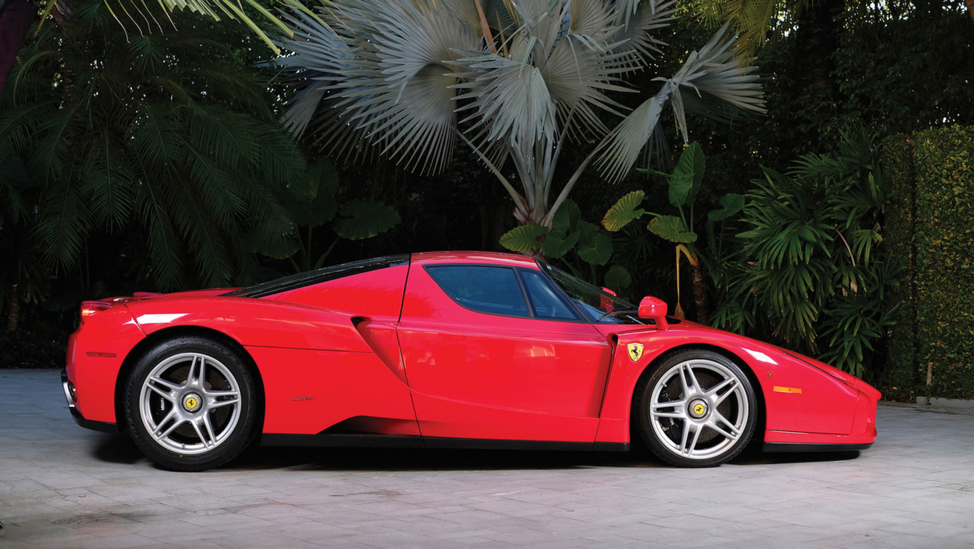 Enzo - 13 - GALERIE: Tommy Hilfiger a jeho Ferrari Enzo (3/10)