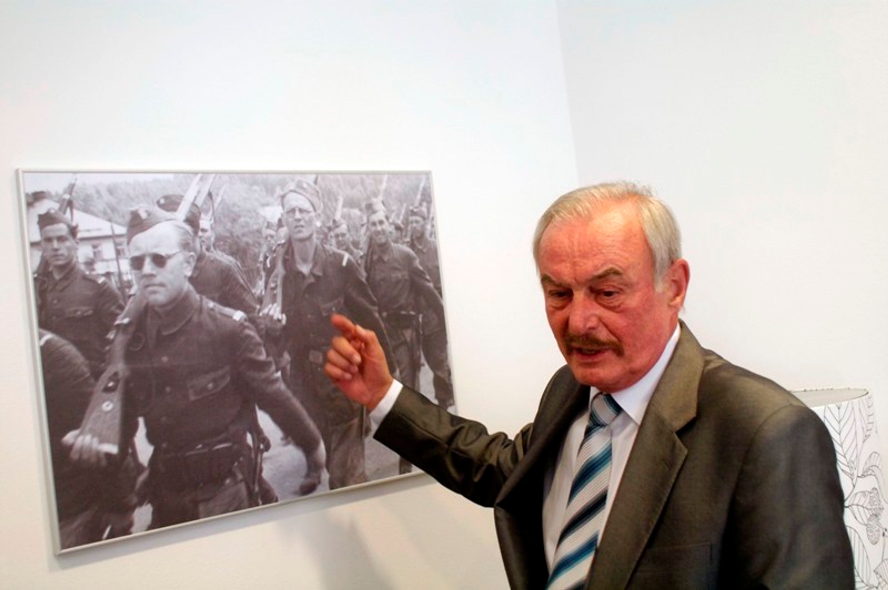 Přemysl Sobotka v prezidentské kanceláři - 2 - GALERIE: Přemysl Sobotka - prezidentský kandidát (6/21)
