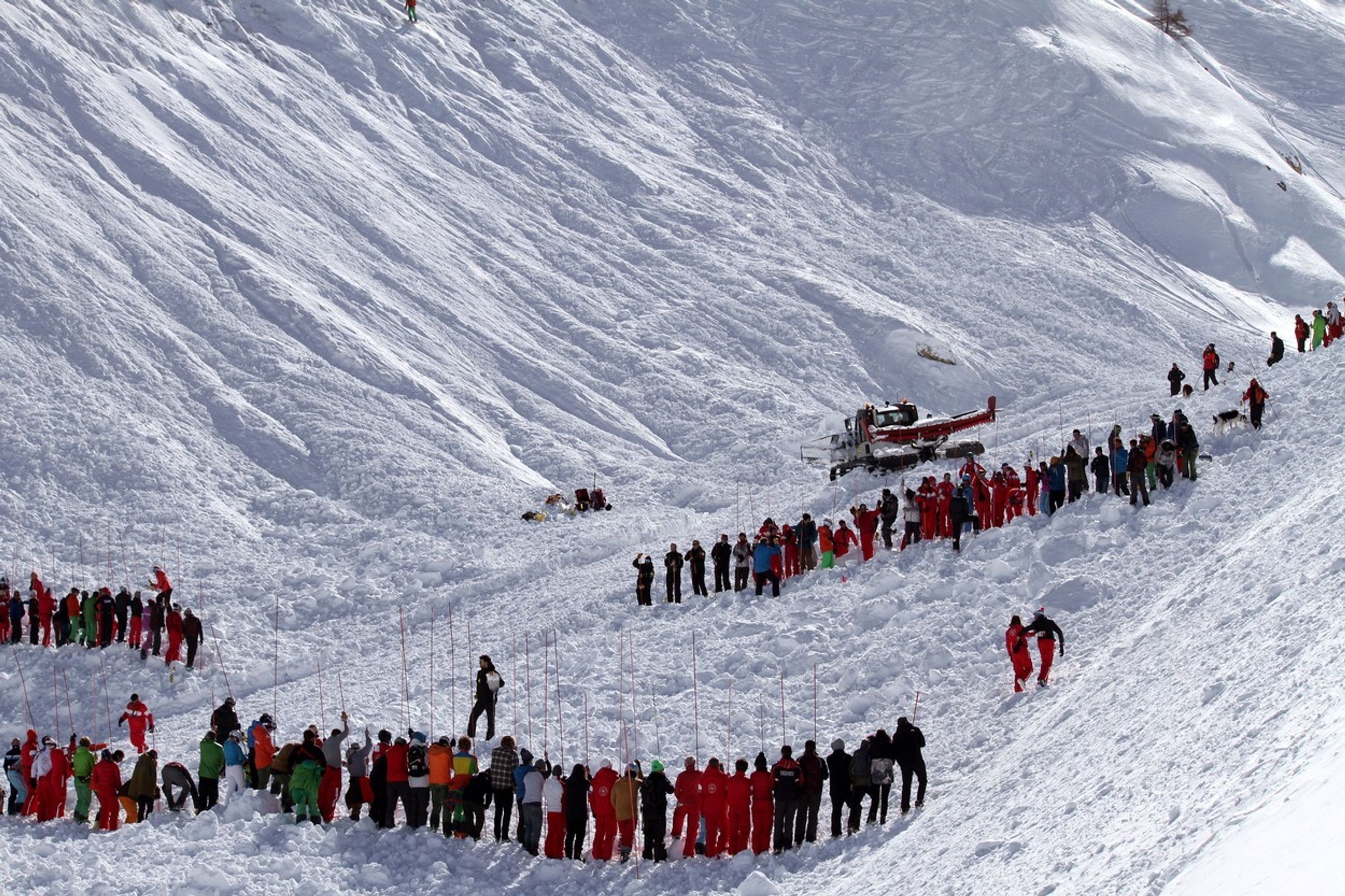 Lavina v alpském středisku Tignes - 3 - GALERIE: Lavina v alpském středisku Tignes (3/6)