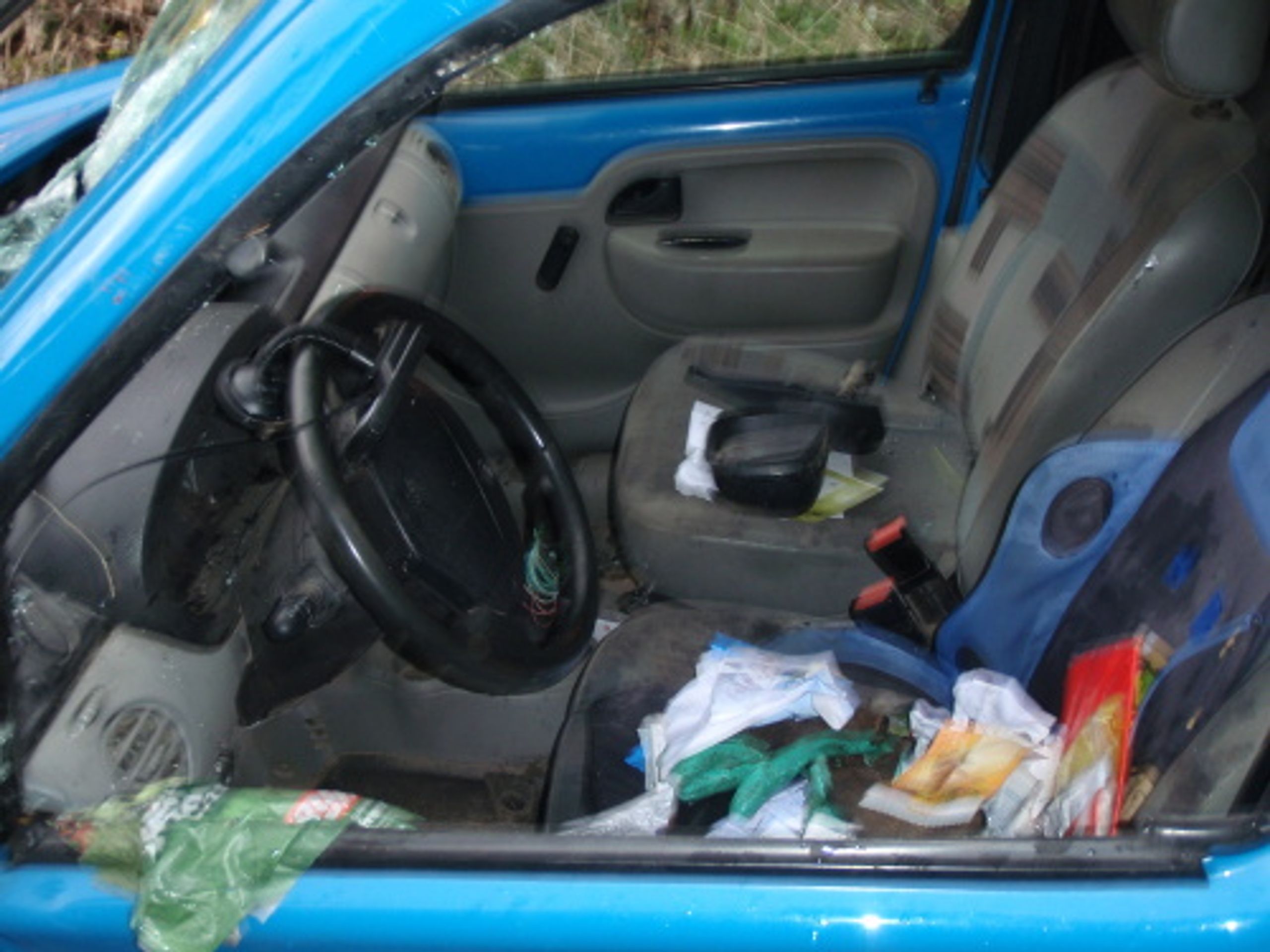 Poštovní auto skončilo po nehodě v potoce - GALERIE: Pošťačka skončila s autem v potoce! (4/4)