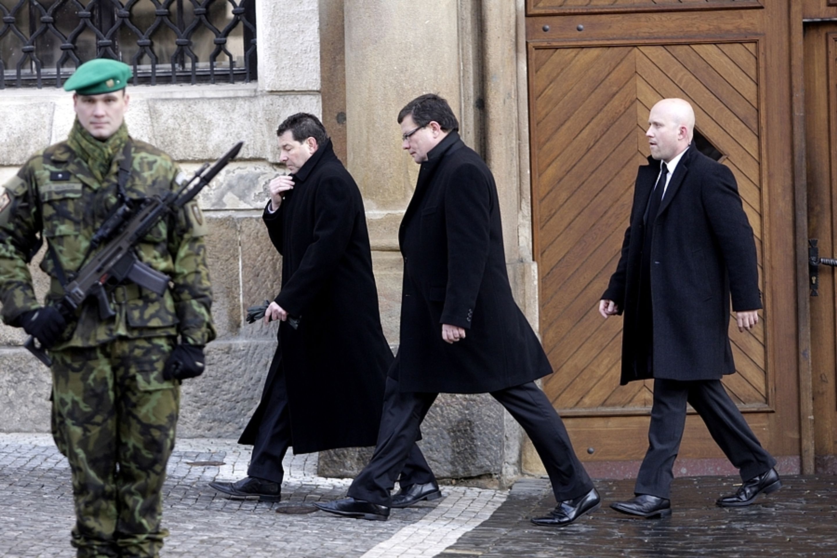 Průvod s rakví Václava Havla - 9 - GALERIE: Smuteční průvod za Václava Havla (21/28)