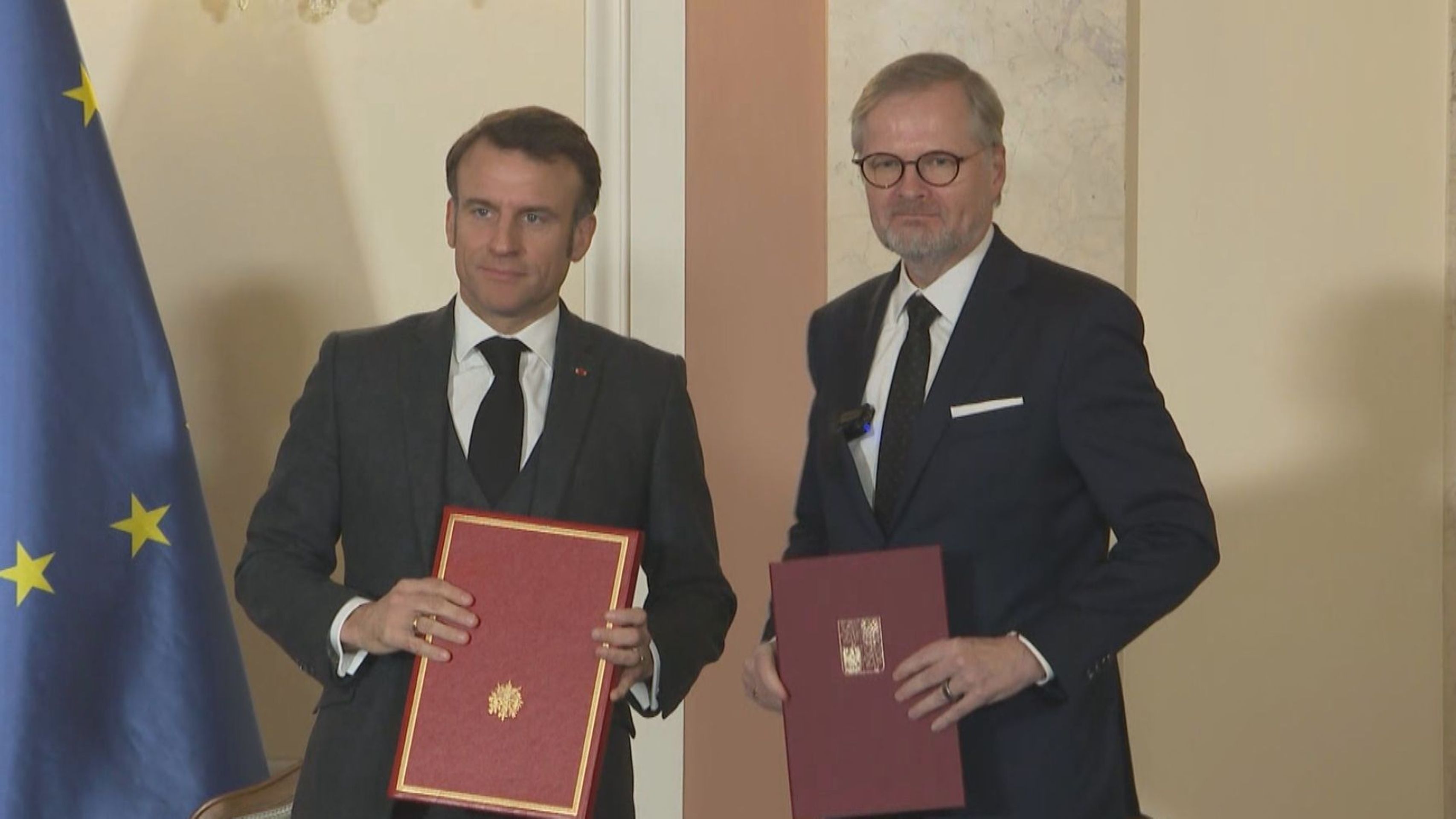 Emmanuel Macron a Petr Fiala - Emmanuel Macron v Praze (8/8)